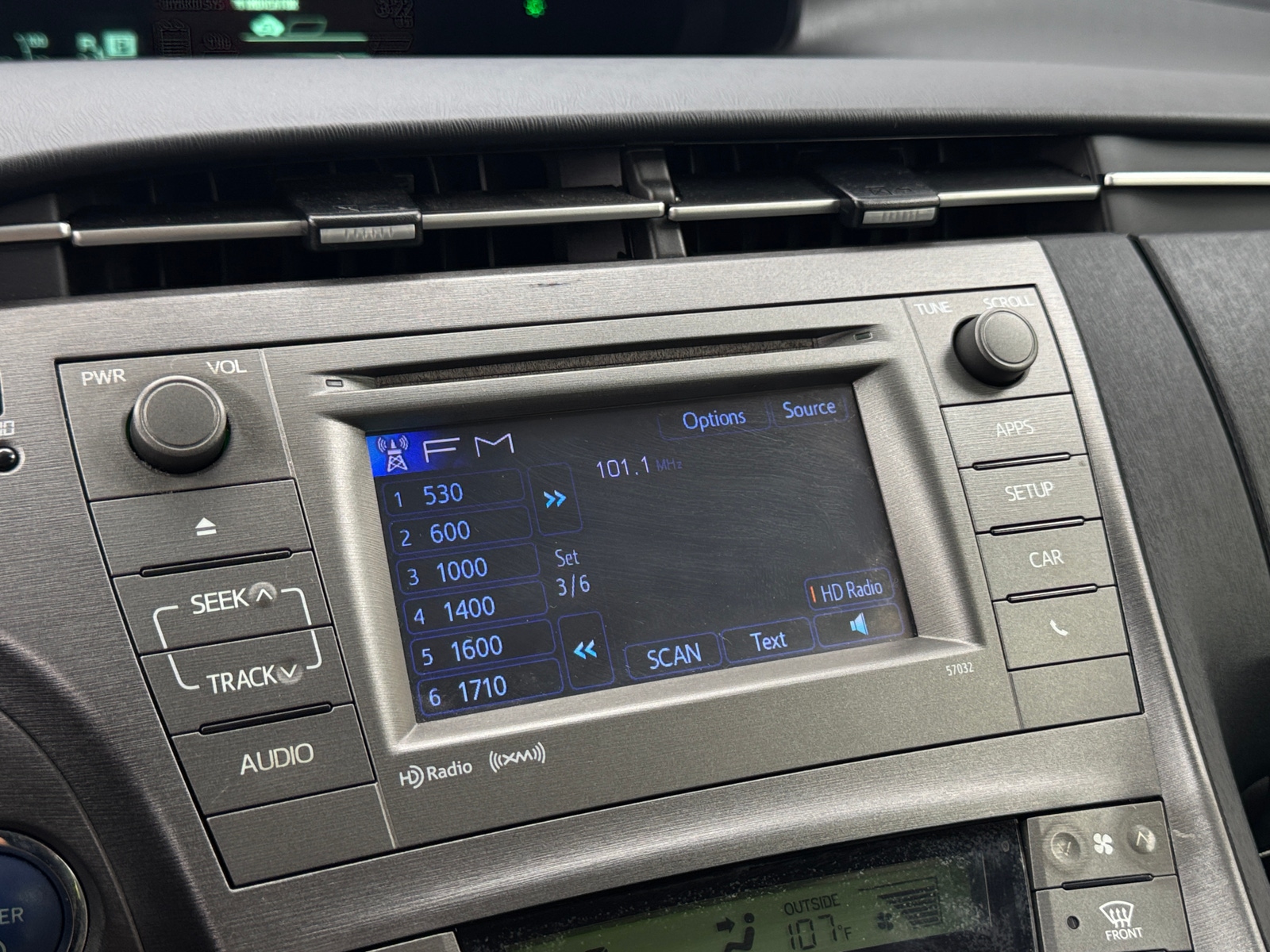 Thumbnail: 2015 Toyota Prius - 4