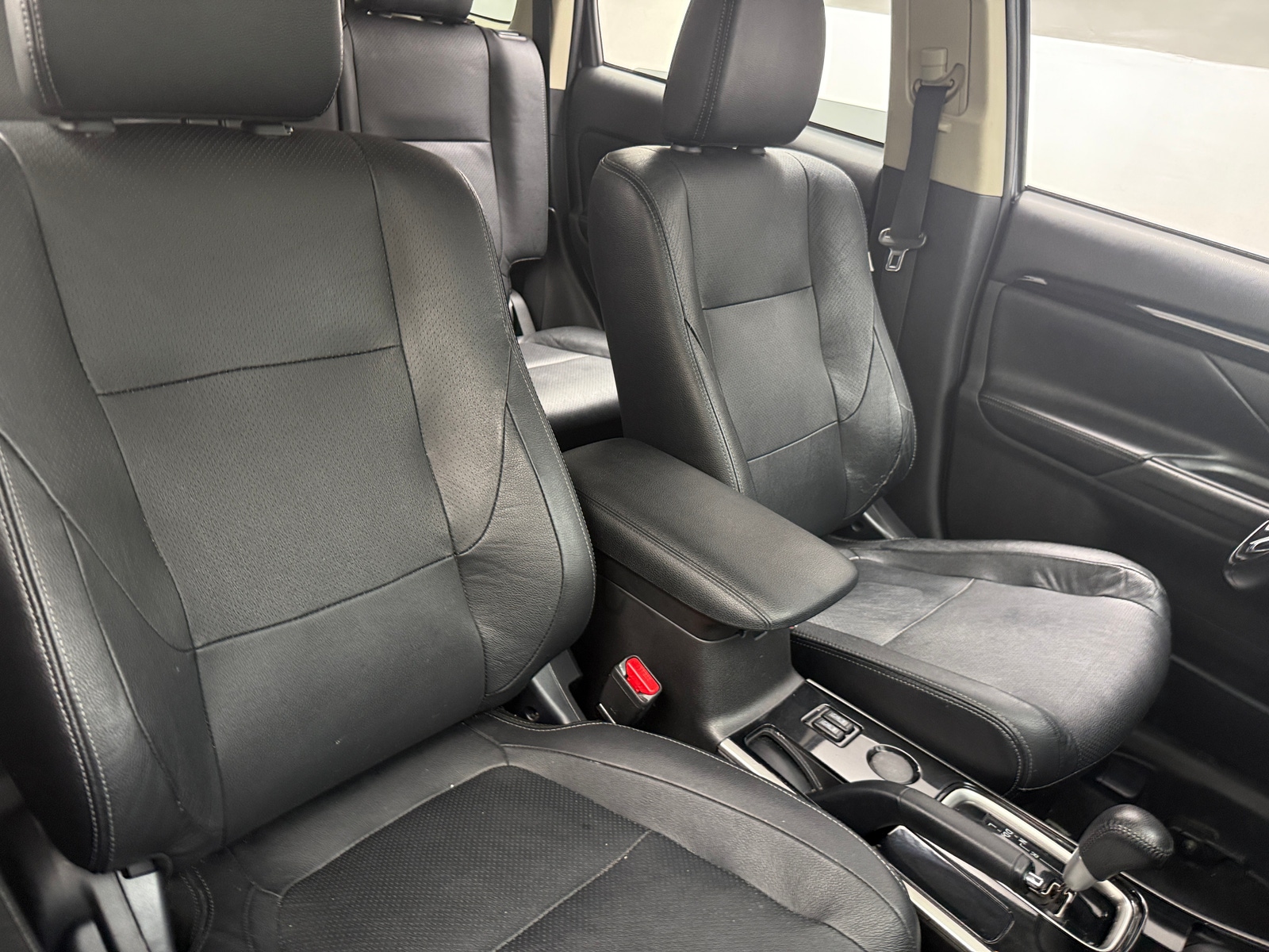 Thumbnail: 2017 Mitsubishi Outlander - 2