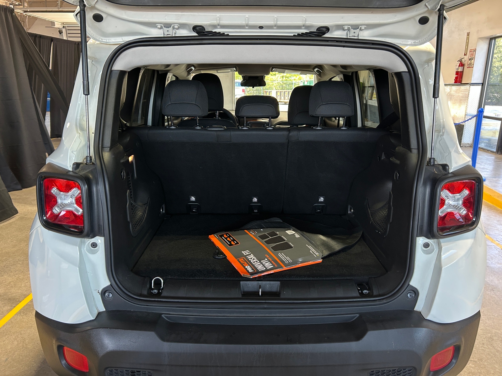 Thumbnail: 2018 Jeep Renegade - 7