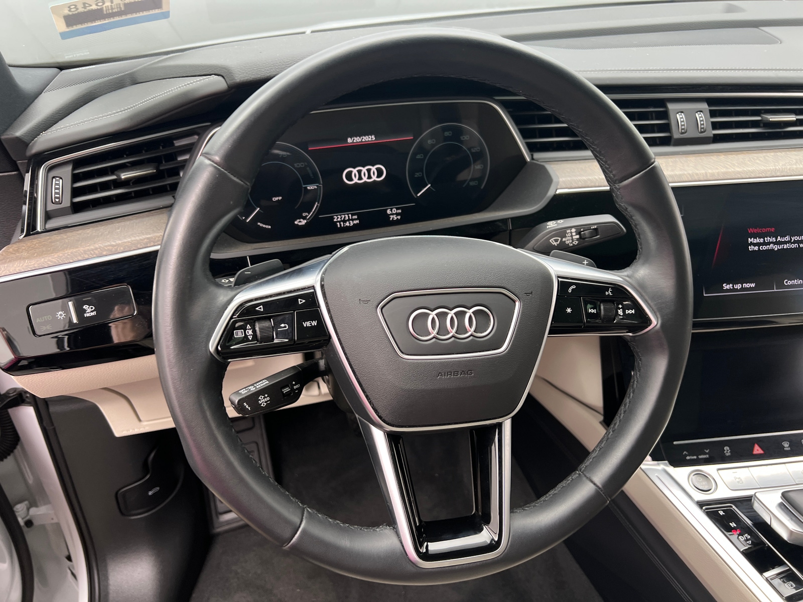 Thumbnail: 2023 Audi e-tron S - 4