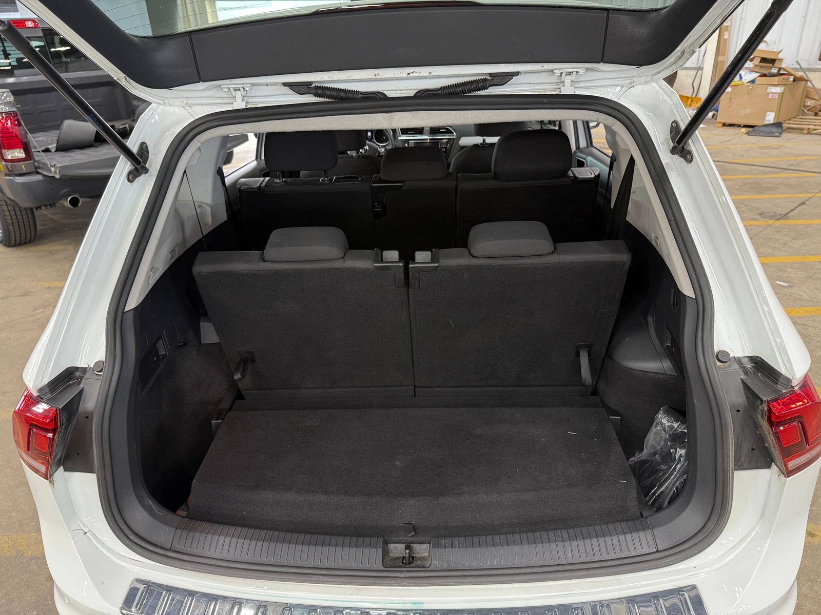 Thumbnail: 2019 Volkswagen Tiguan - 7