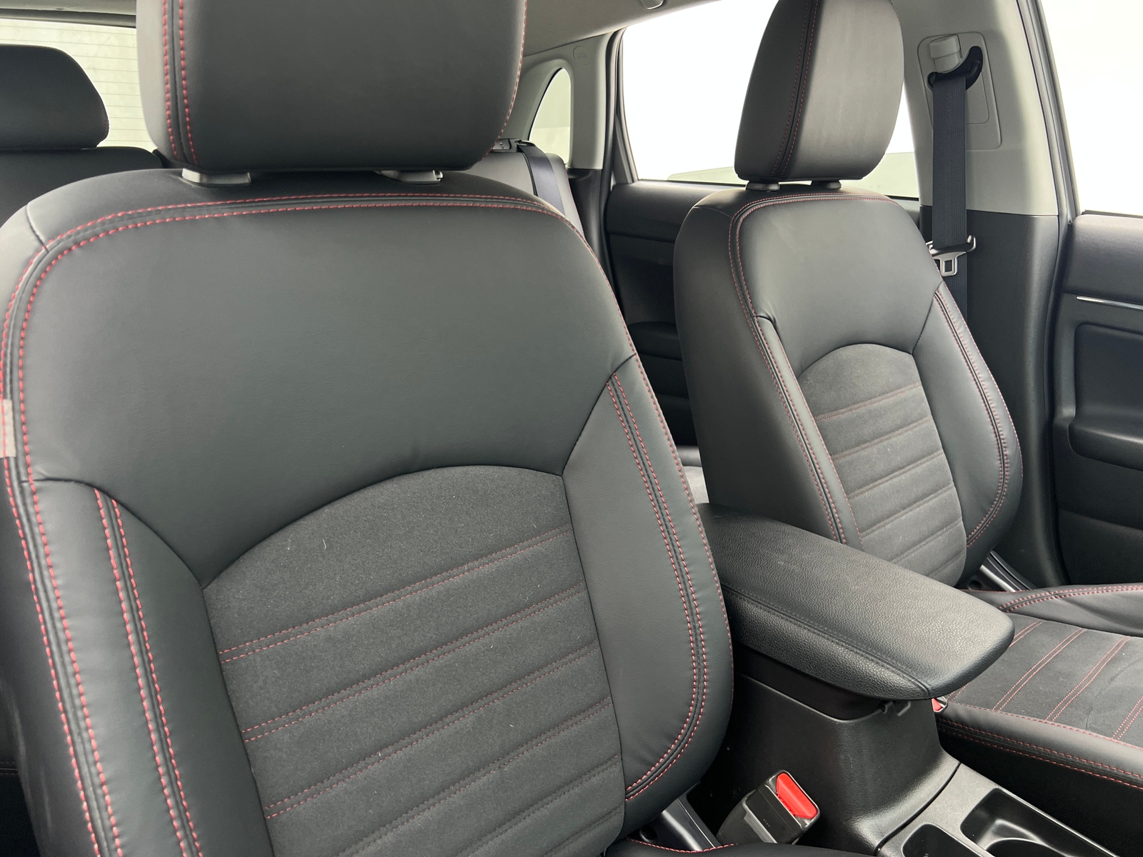 Thumbnail: 2023 Mitsubishi Outlander Sport - 2