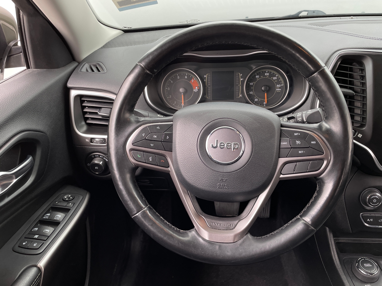 Thumbnail: 2020 Jeep Cherokee - 4