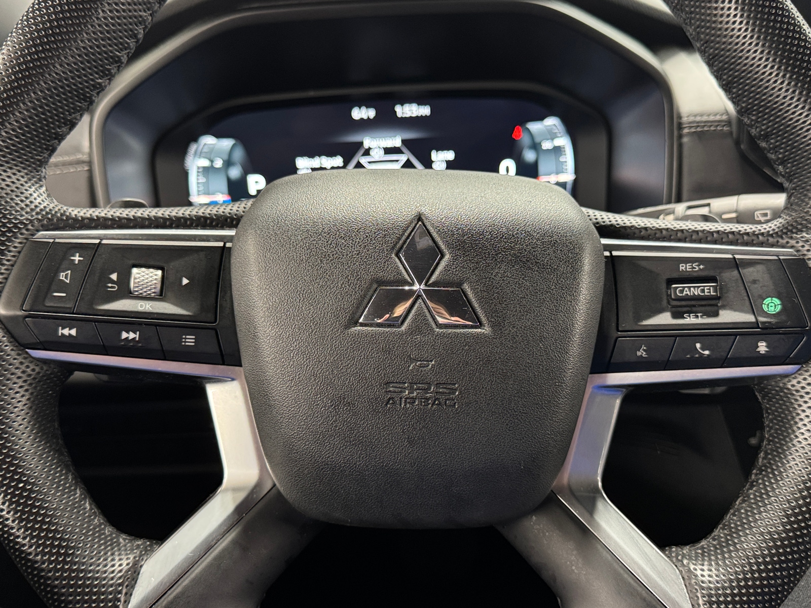 Thumbnail: 2023 Mitsubishi Outlander - 4