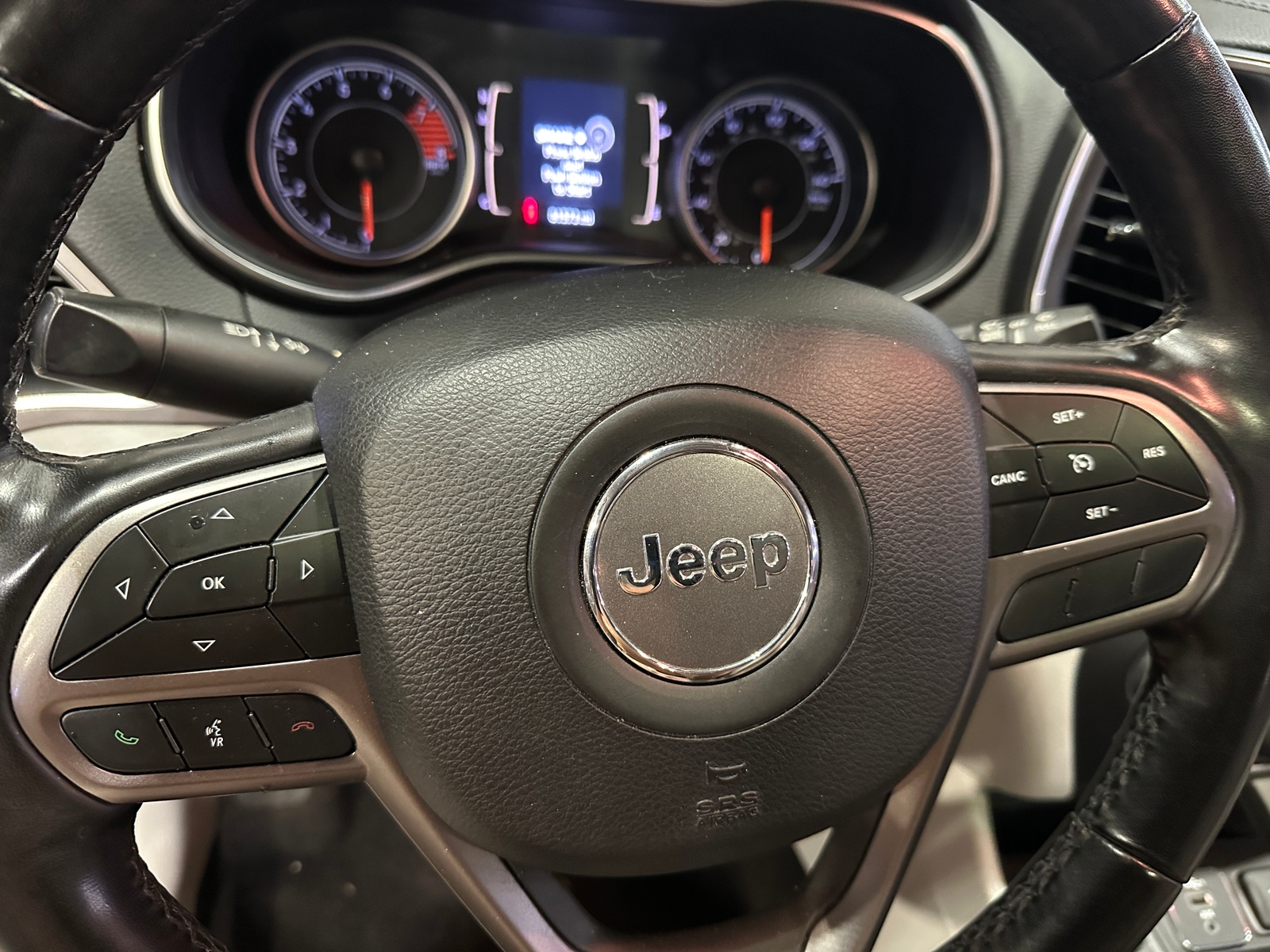 Thumbnail: 2020 Jeep Cherokee - 4