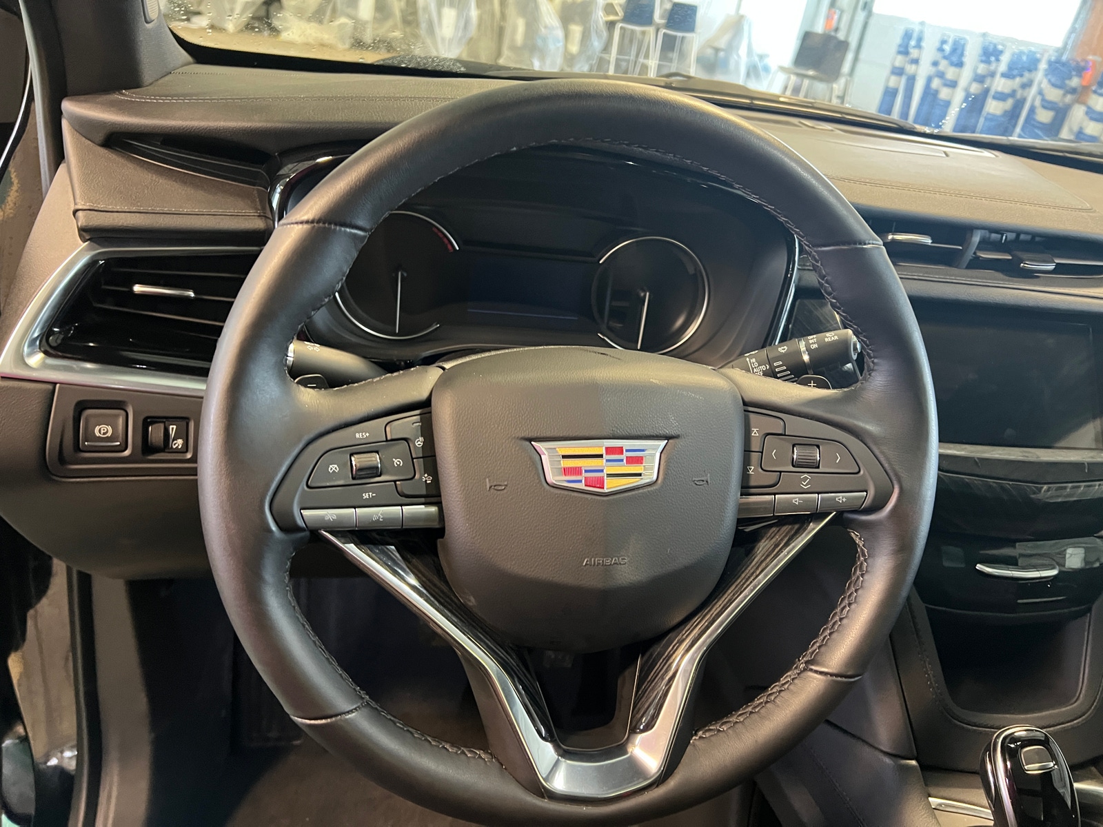Thumbnail: 2025 Cadillac XT6 - 4
