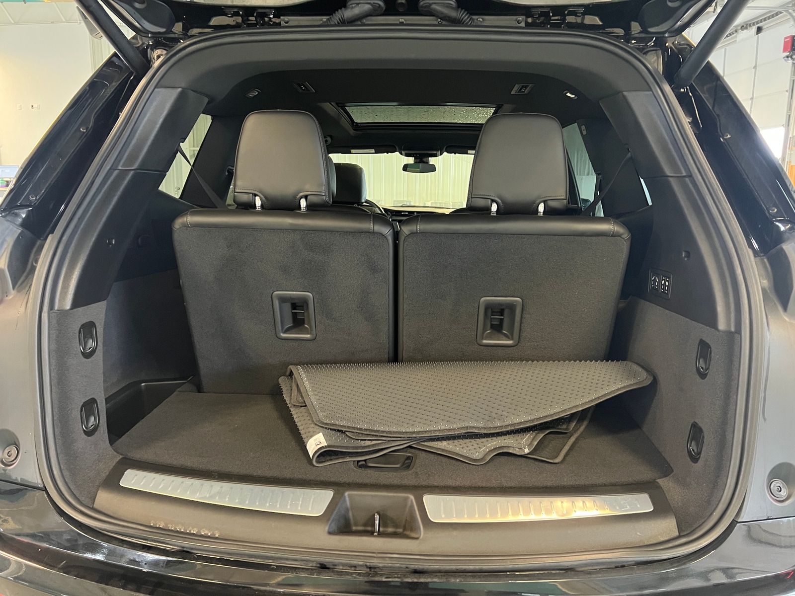 Thumbnail: 2025 Cadillac XT6 - 6