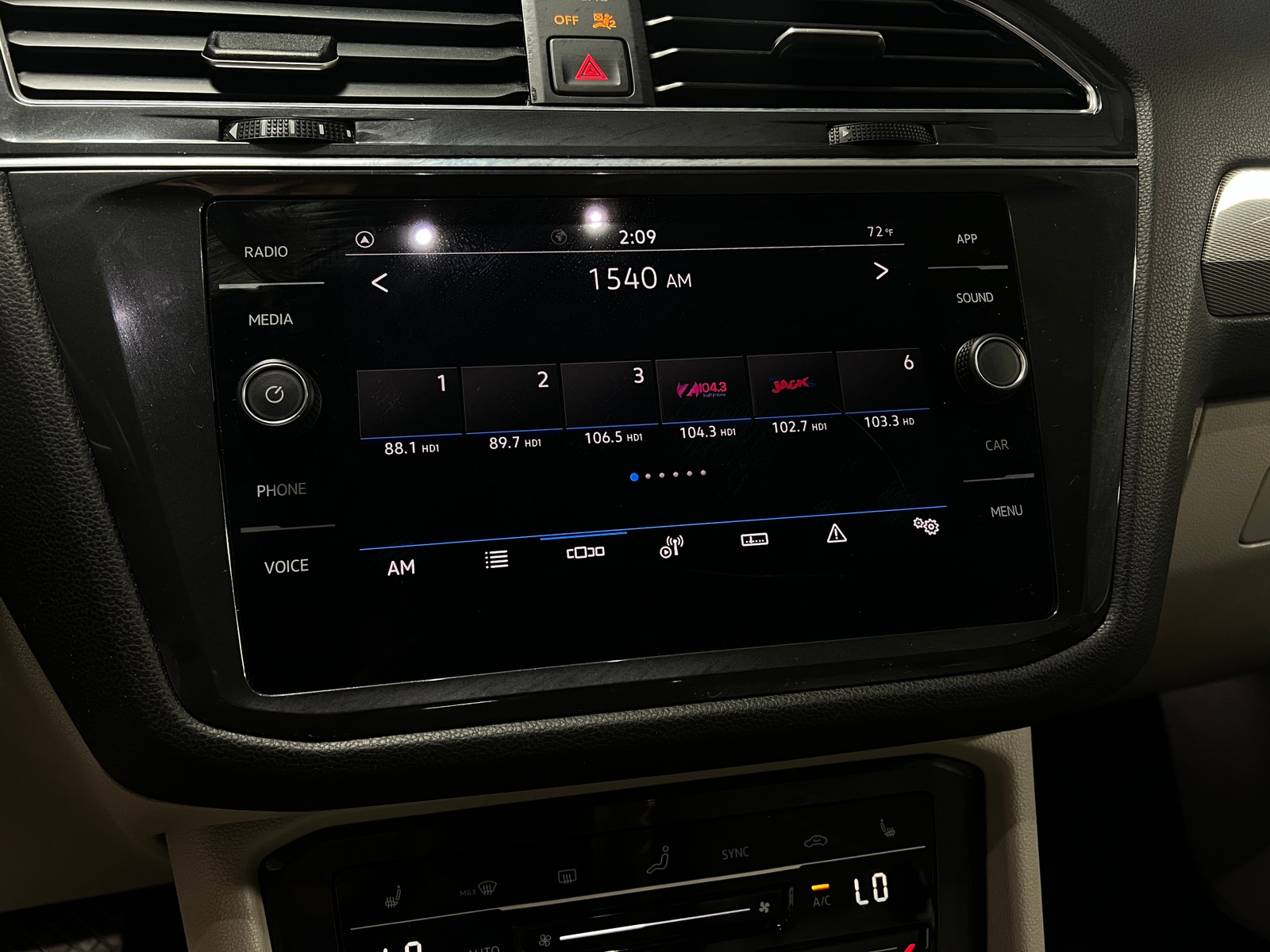 Thumbnail: 2022 Volkswagen Tiguan - 3