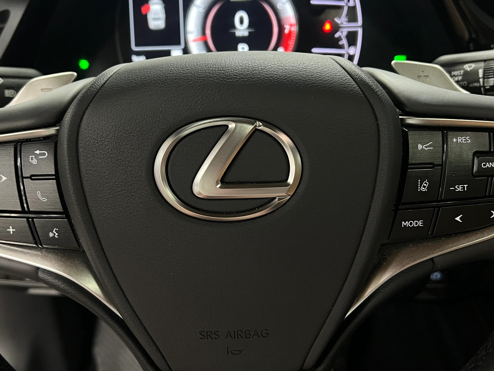 Thumbnail: 2022 Lexus ES - 4