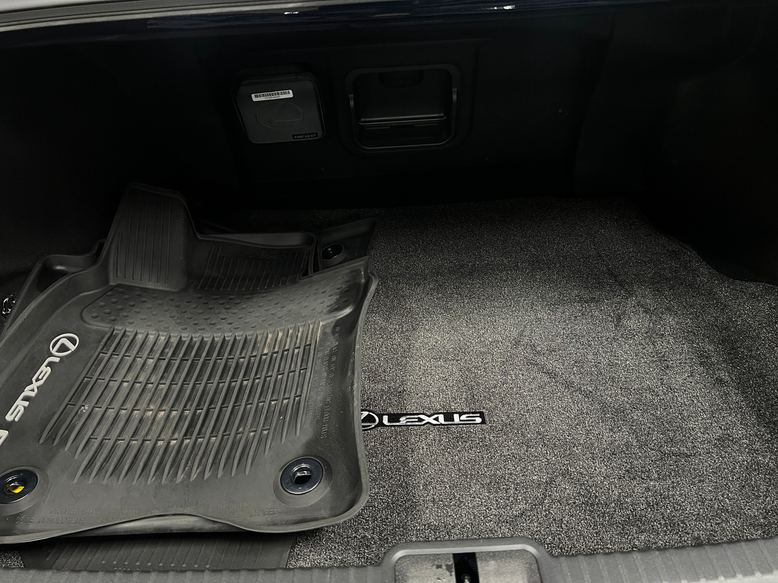 Thumbnail: 2022 Lexus ES - 6