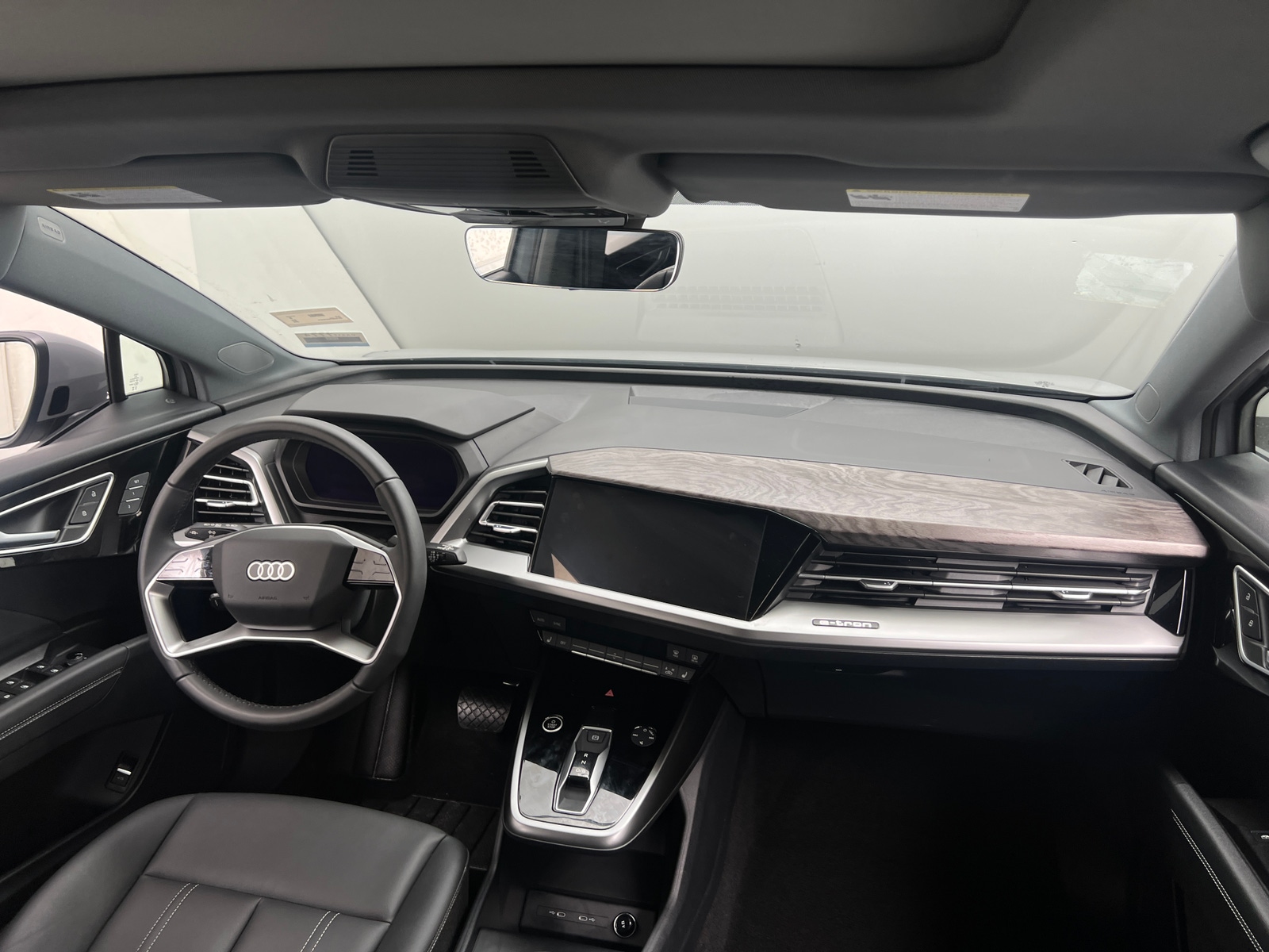 Thumbnail: 2025 Audi Q4 e-tron - 2