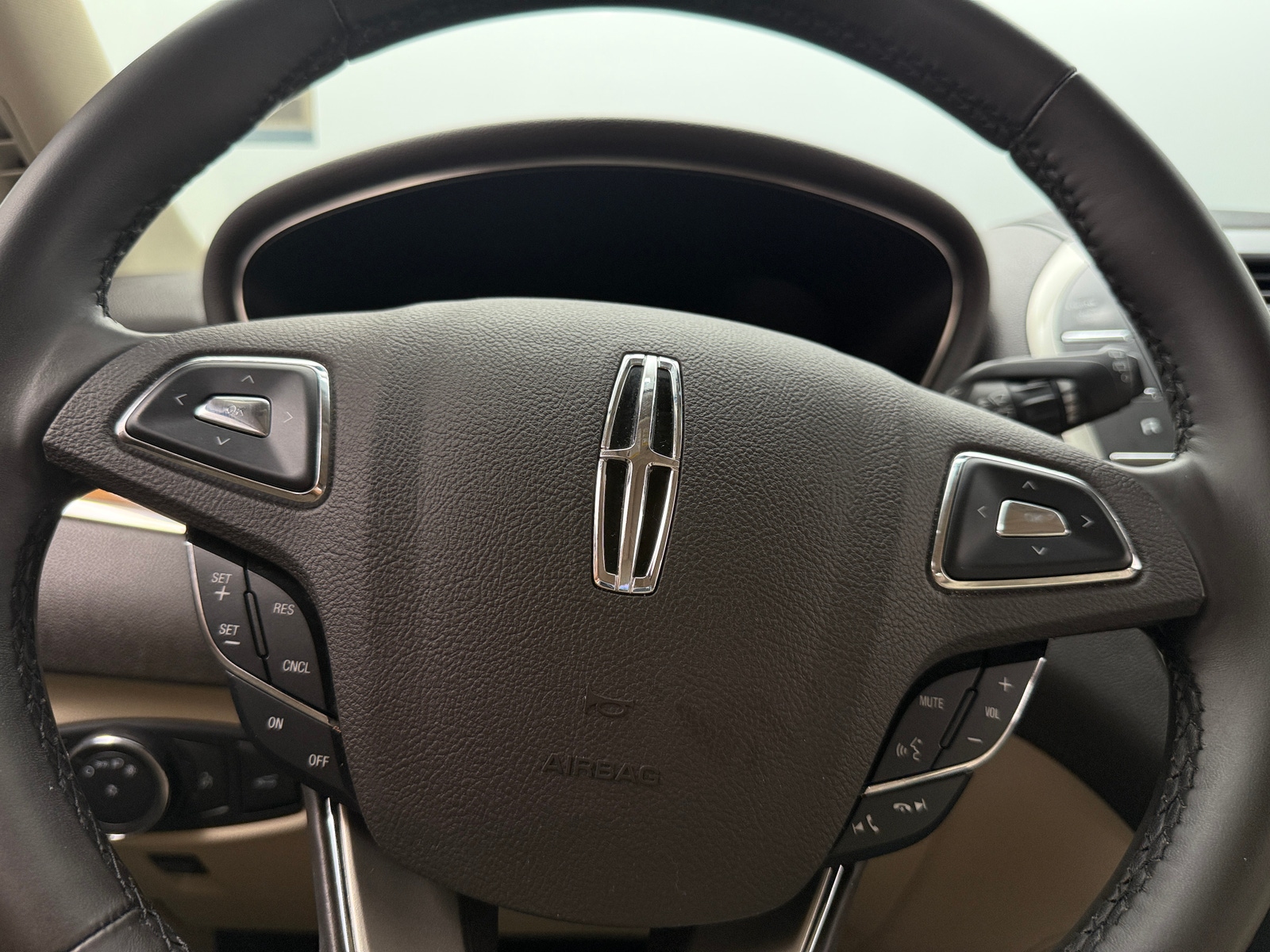 Thumbnail: 2017 Lincoln MKC - 4