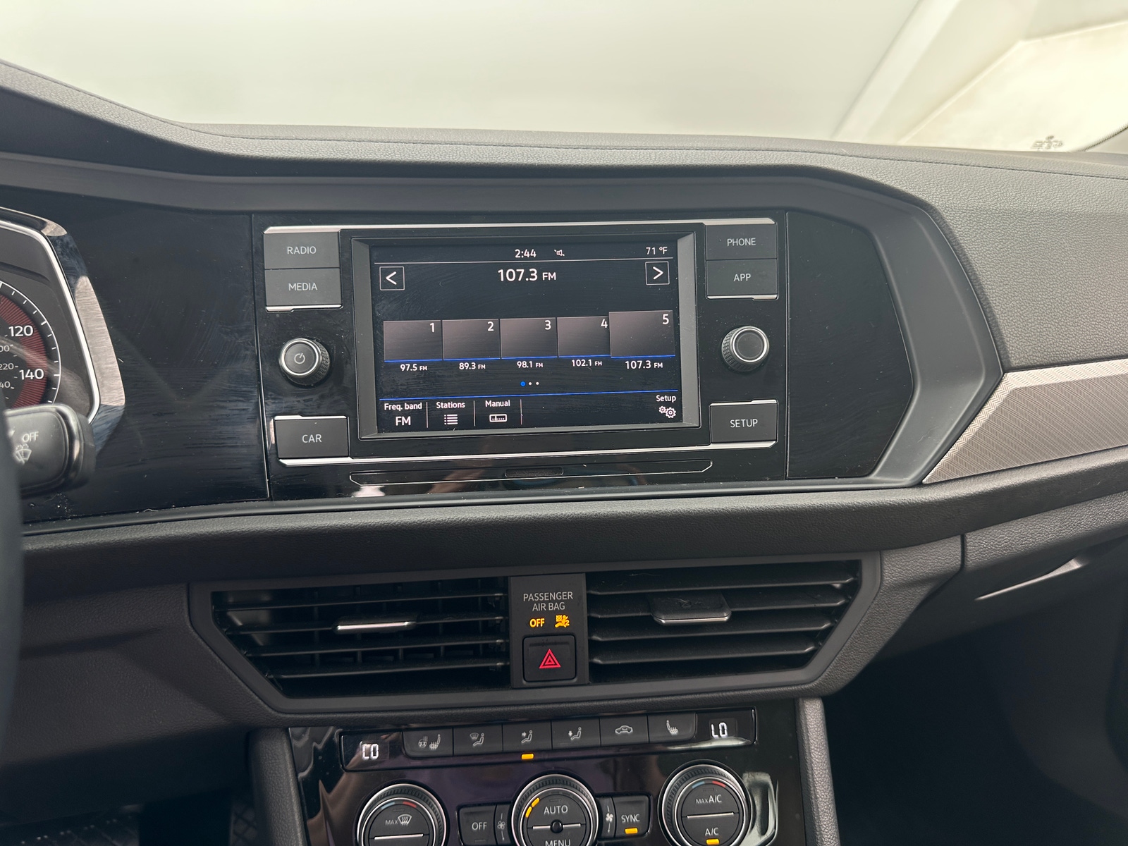 Thumbnail: 2019 Volkswagen Jetta - 4