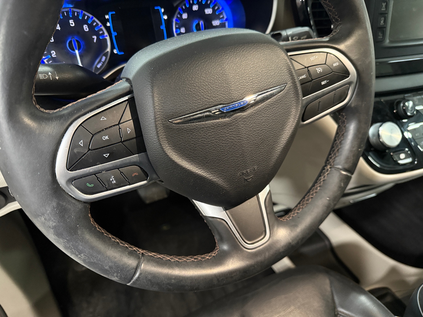 Thumbnail: 2017 Chrysler Pacifica - 4