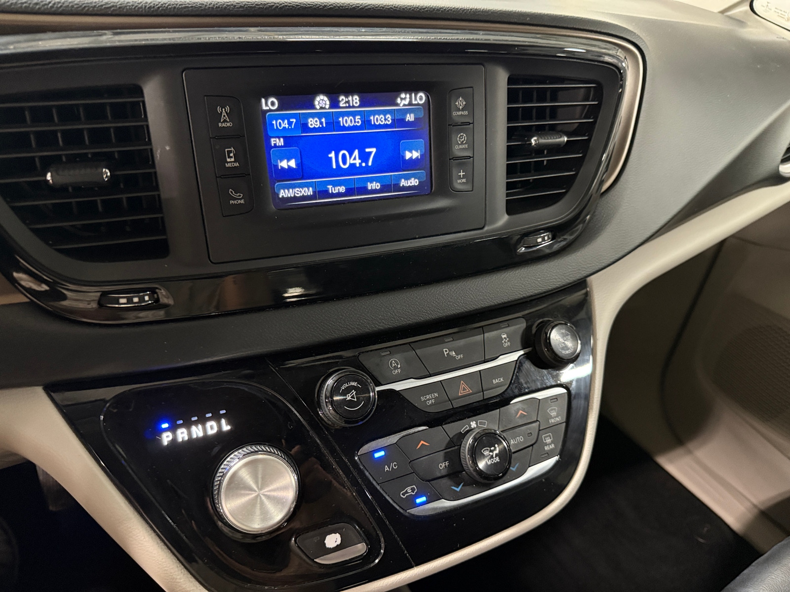 Thumbnail: 2017 Chrysler Pacifica - 3