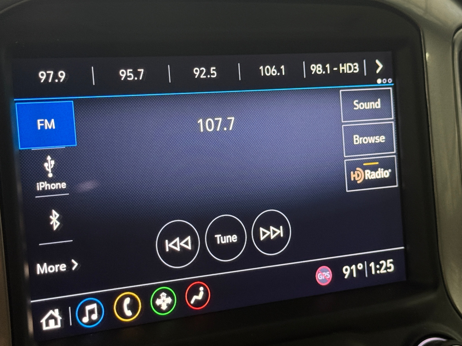 Thumbnail: 2019 Chevrolet Silverado 1500 - 3