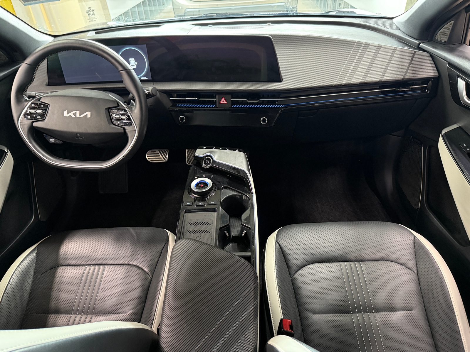 Thumbnail: 2023 Kia EV6 - 2