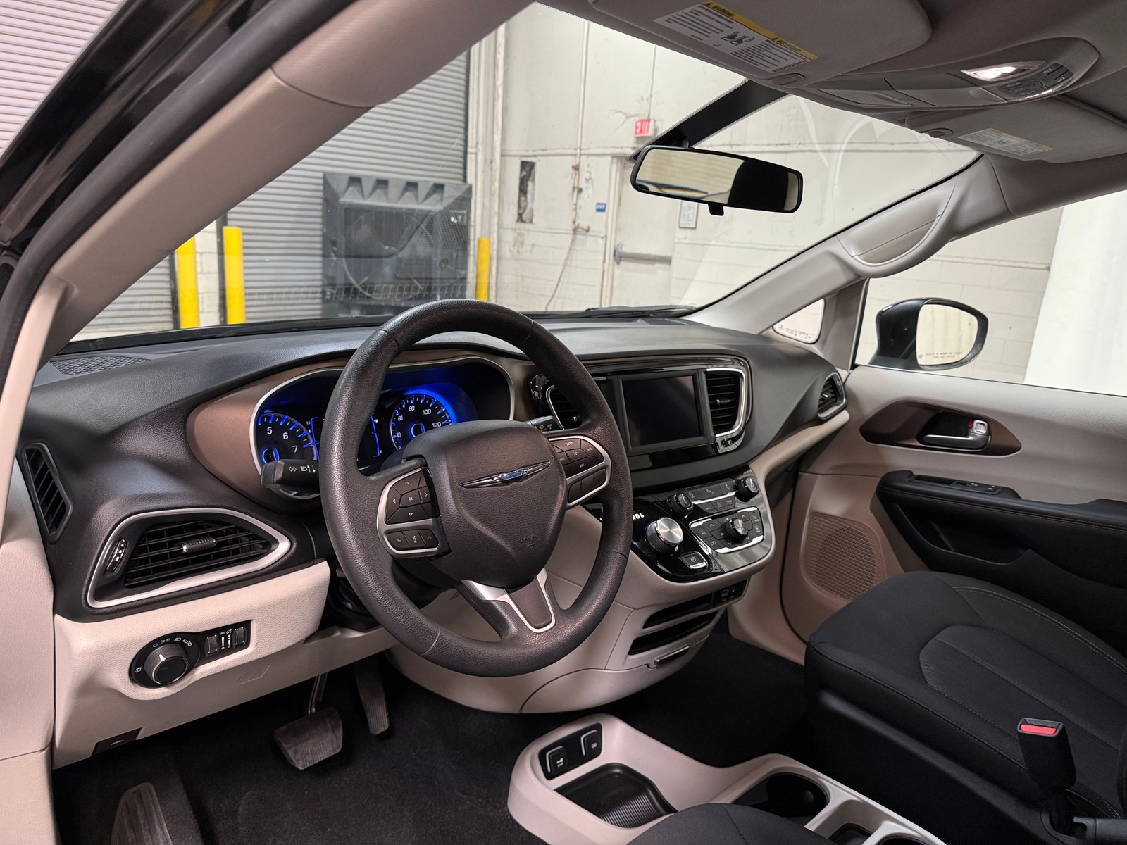 Thumbnail: 2018 Chrysler Pacifica - 3