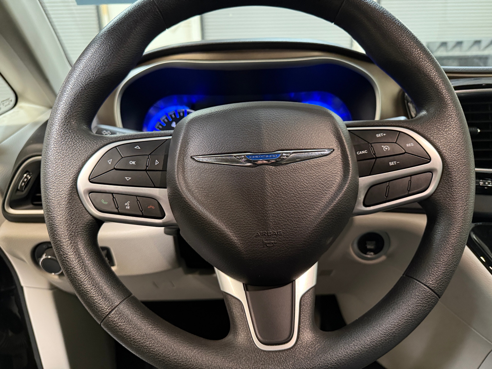 Thumbnail: 2018 Chrysler Pacifica - 5