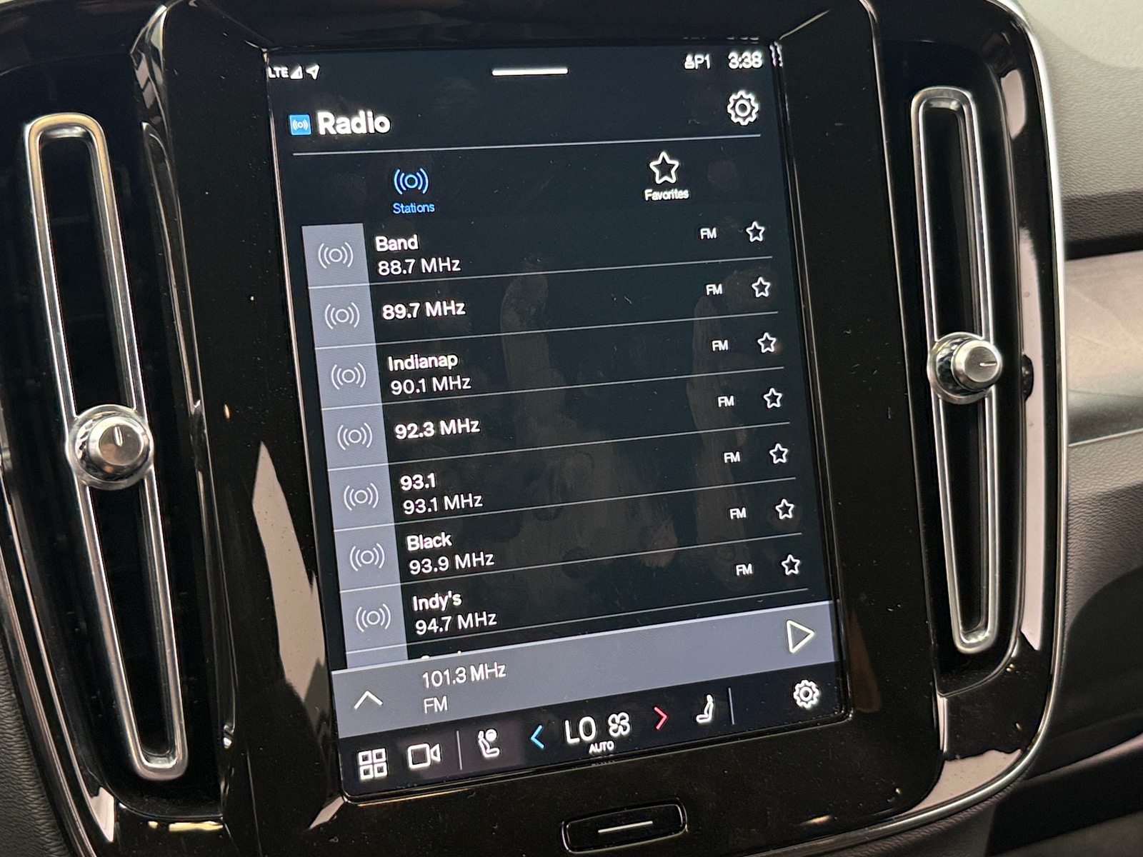 Thumbnail: 2023 Volvo XC40 - 4