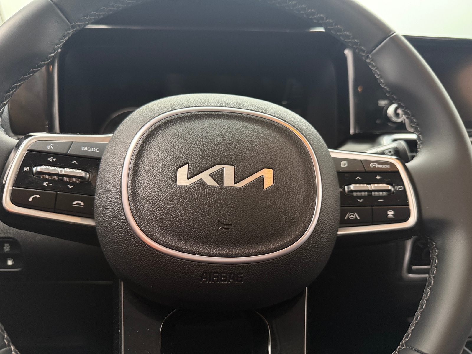 Thumbnail: 2022 Kia Sorento - 4