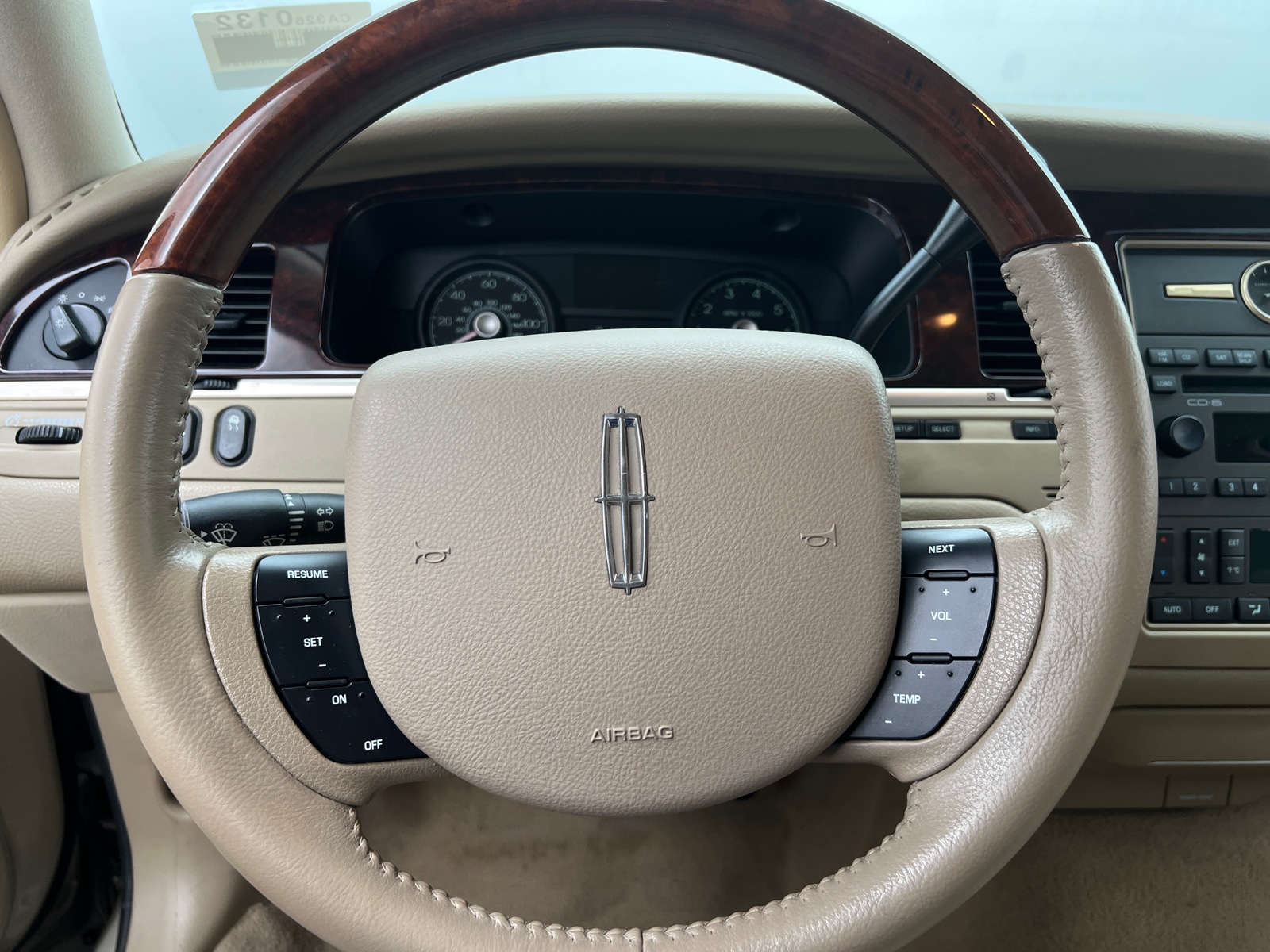 Thumbnail: 2011 Lincoln Town Car - 4