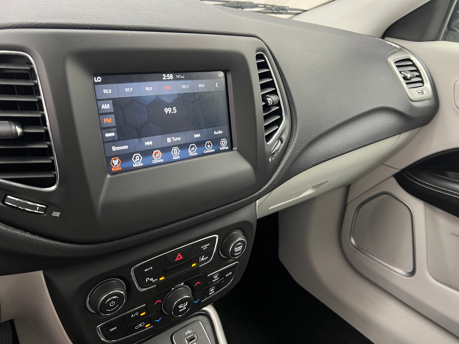 Thumbnail: 2017 Jeep Compass - 4