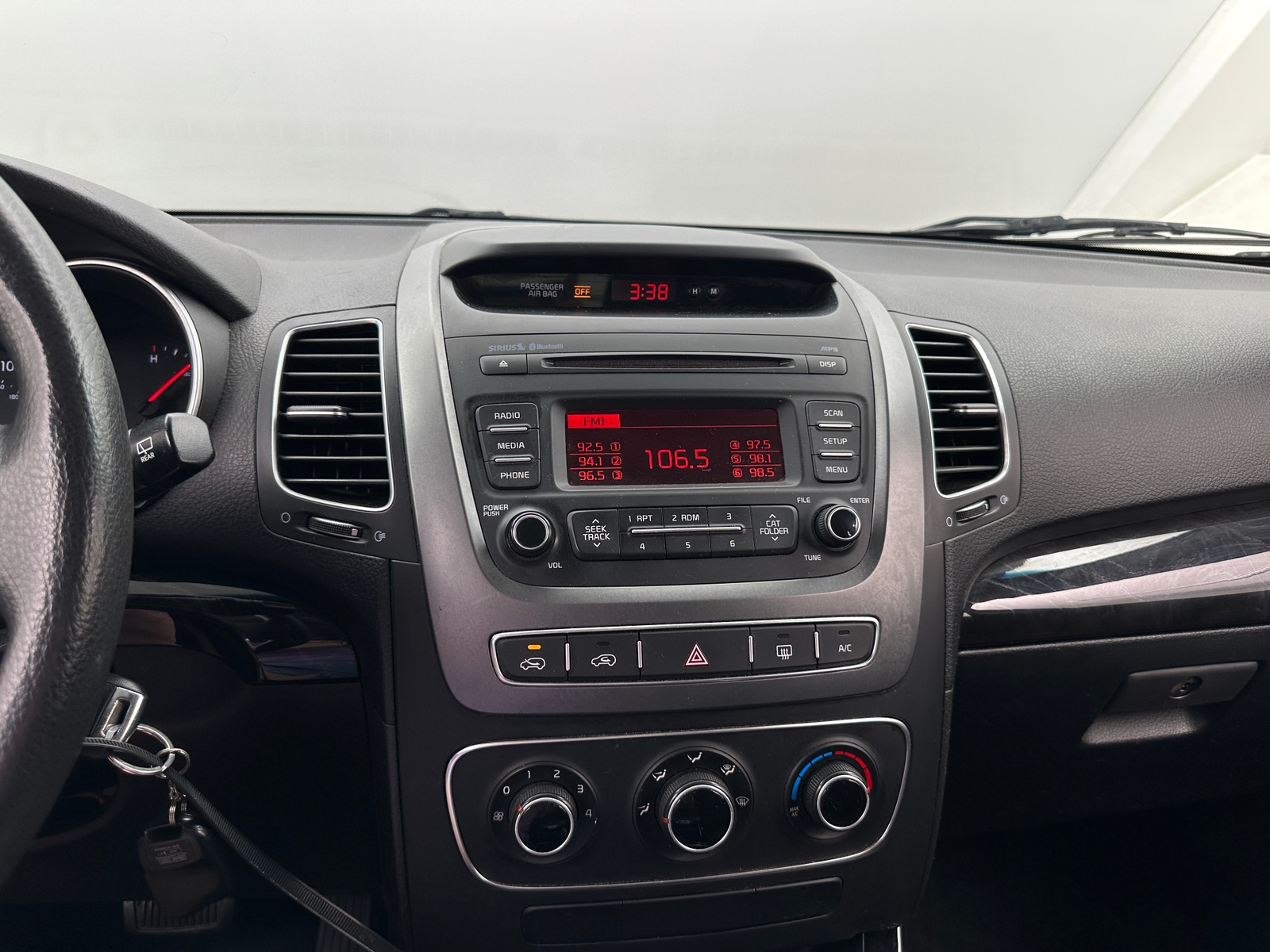 Thumbnail: 2015 Kia Sorento - 4