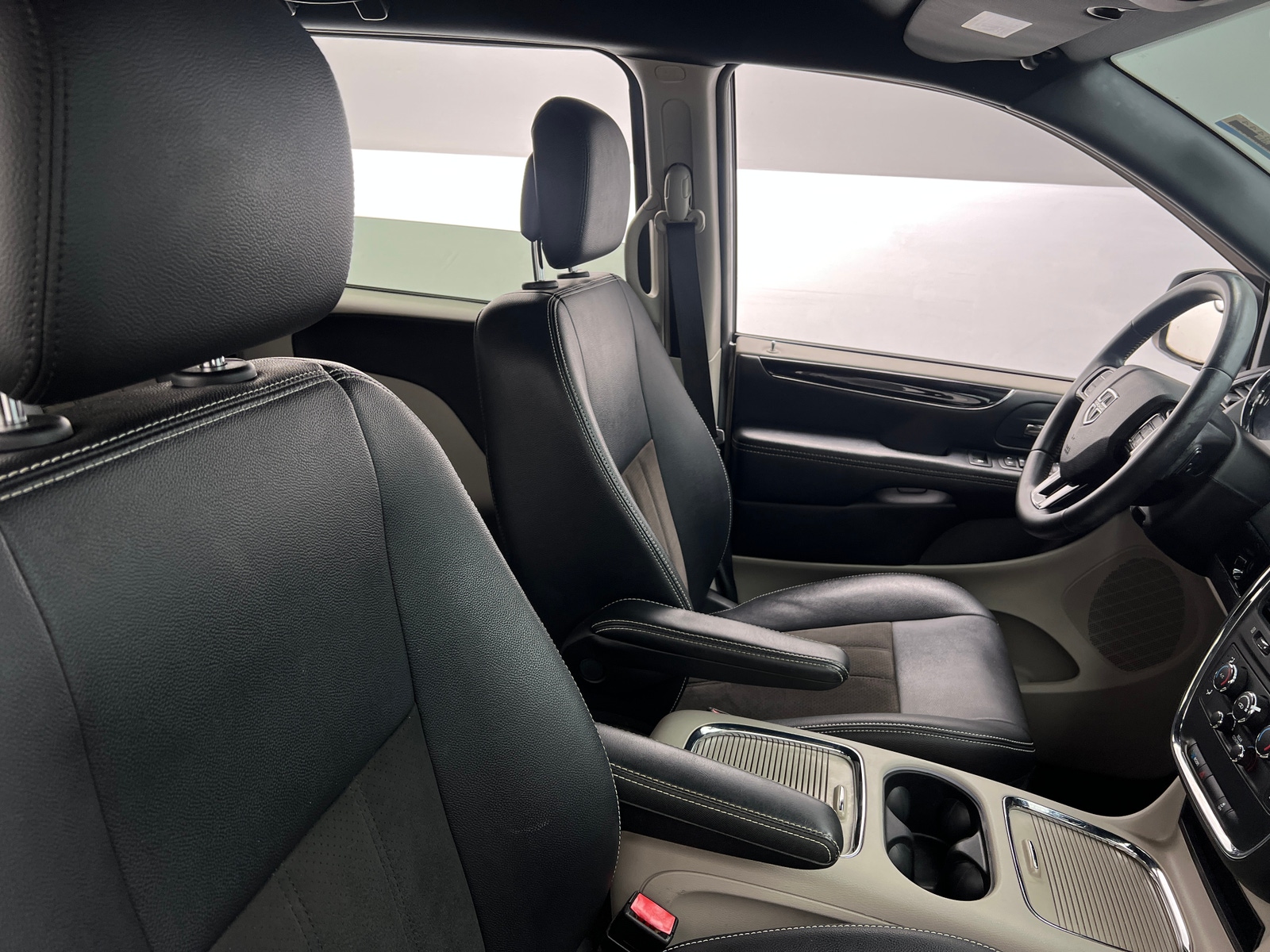 Thumbnail: 2019 Dodge Grand Caravan - 2