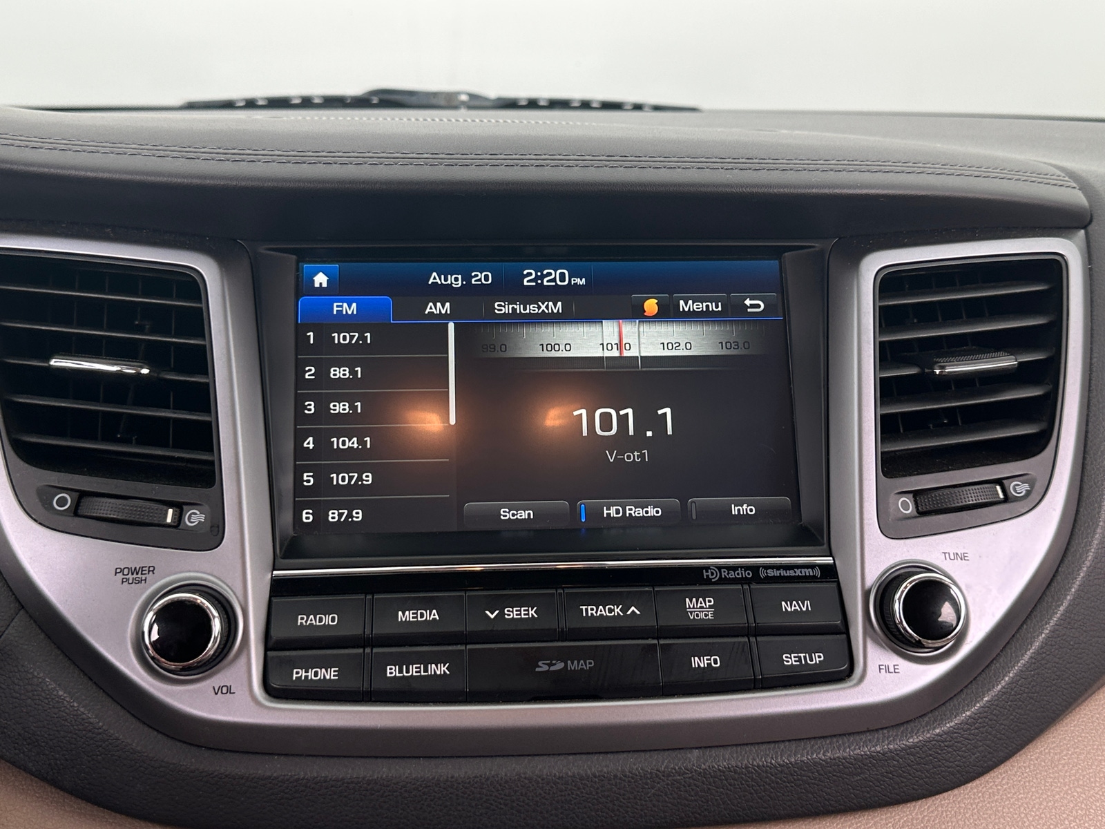 Thumbnail: 2016 Hyundai Tucson - 3