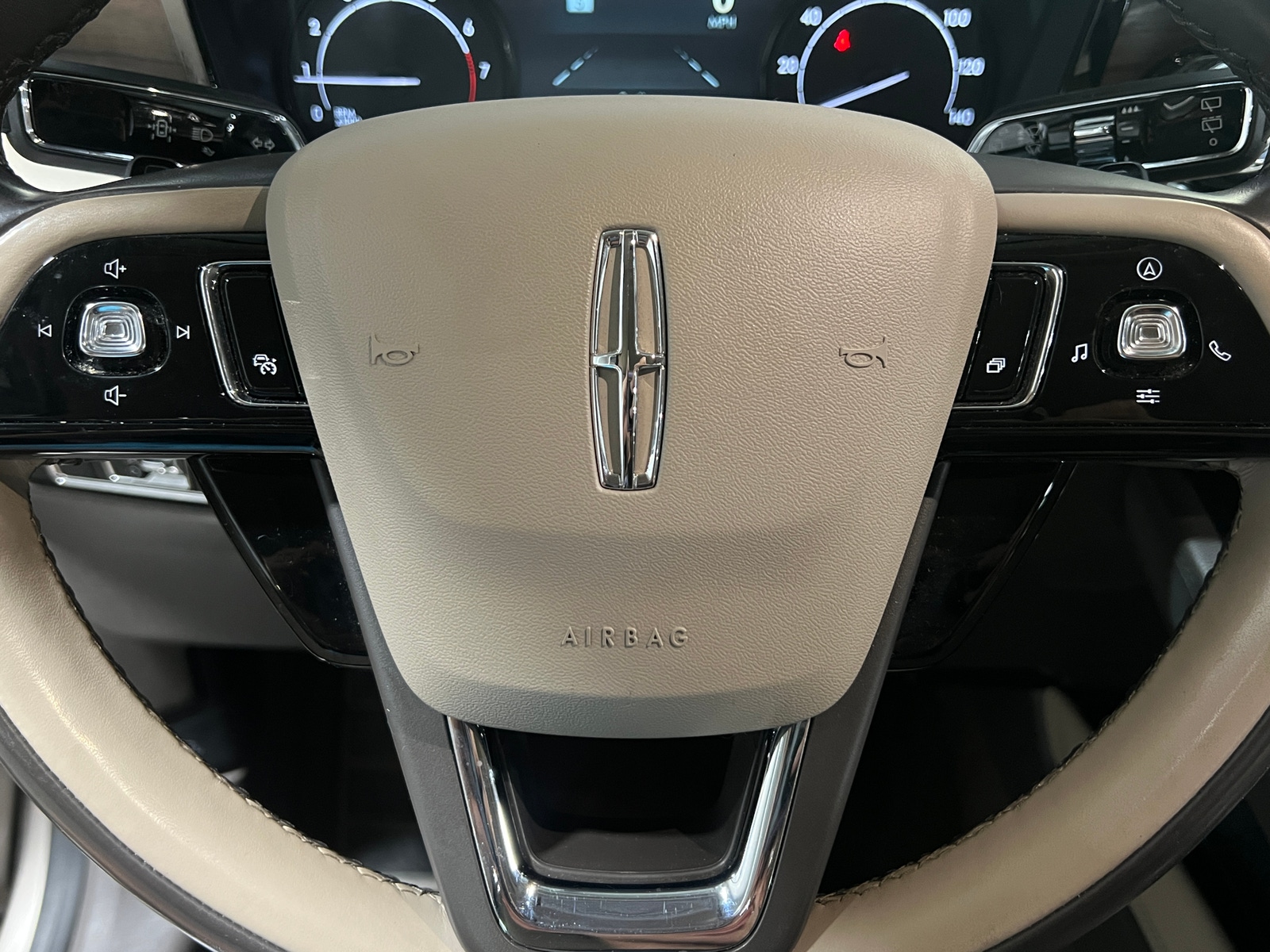 Thumbnail: 2020 Lincoln Corsair - 4