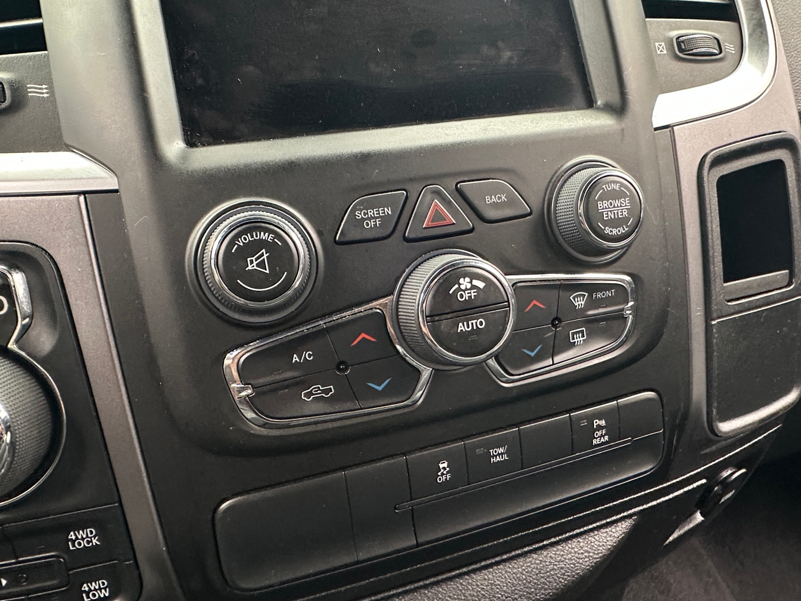 Thumbnail: 2022 RAM 1500 Classic - 4