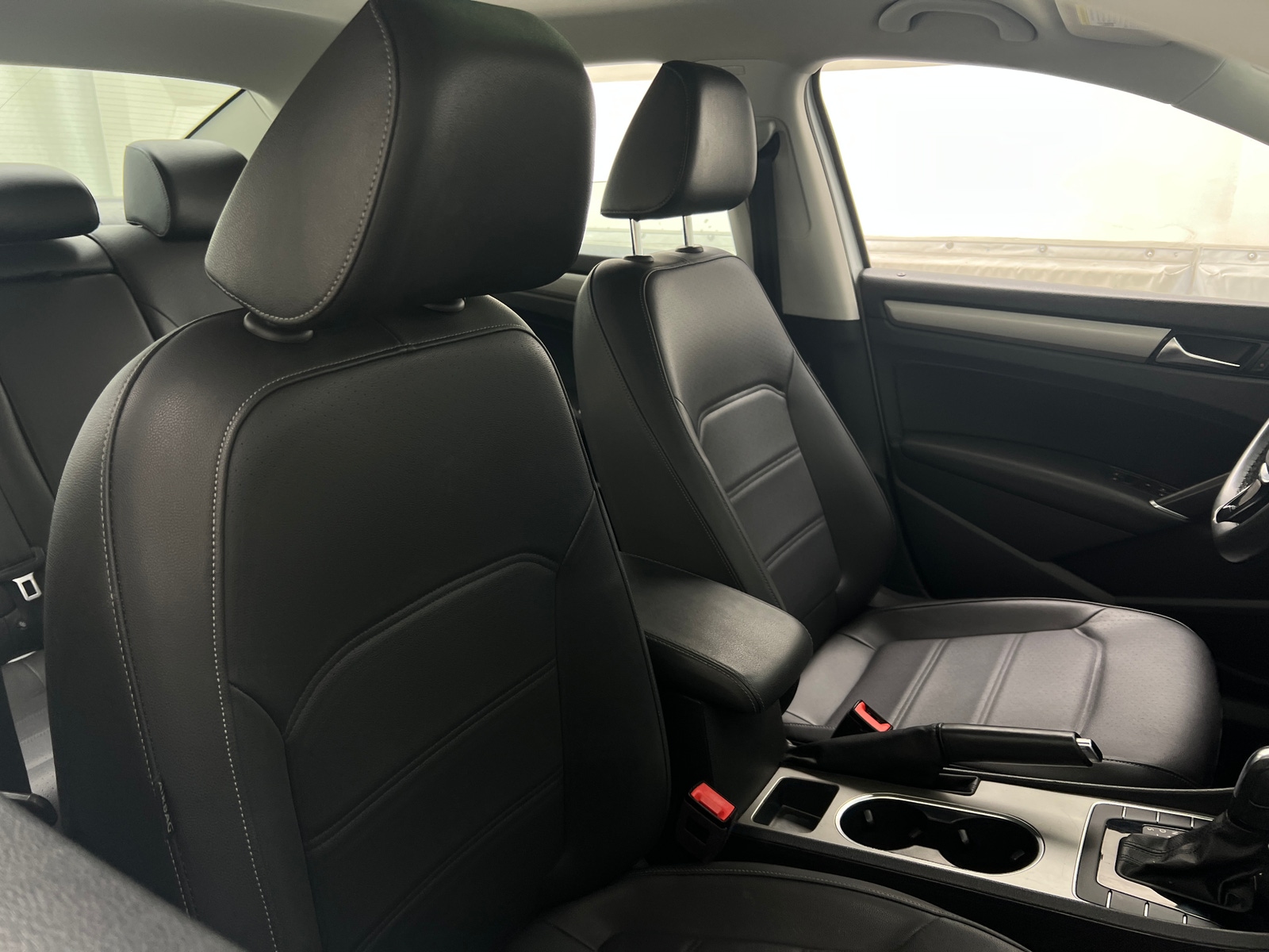 Thumbnail: 2022 Volkswagen Passat - 2