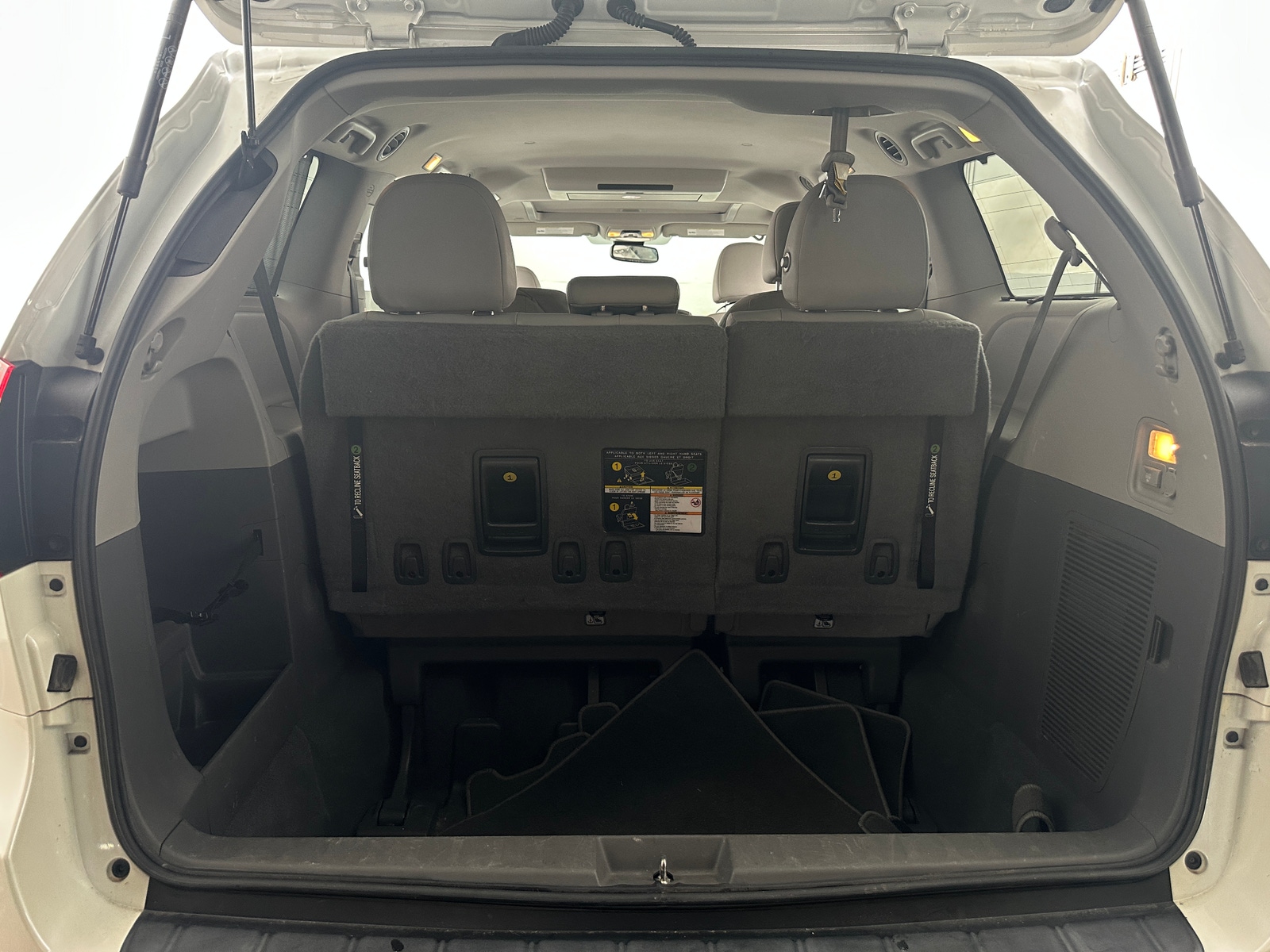 Thumbnail: 2020 Toyota Sienna - 6