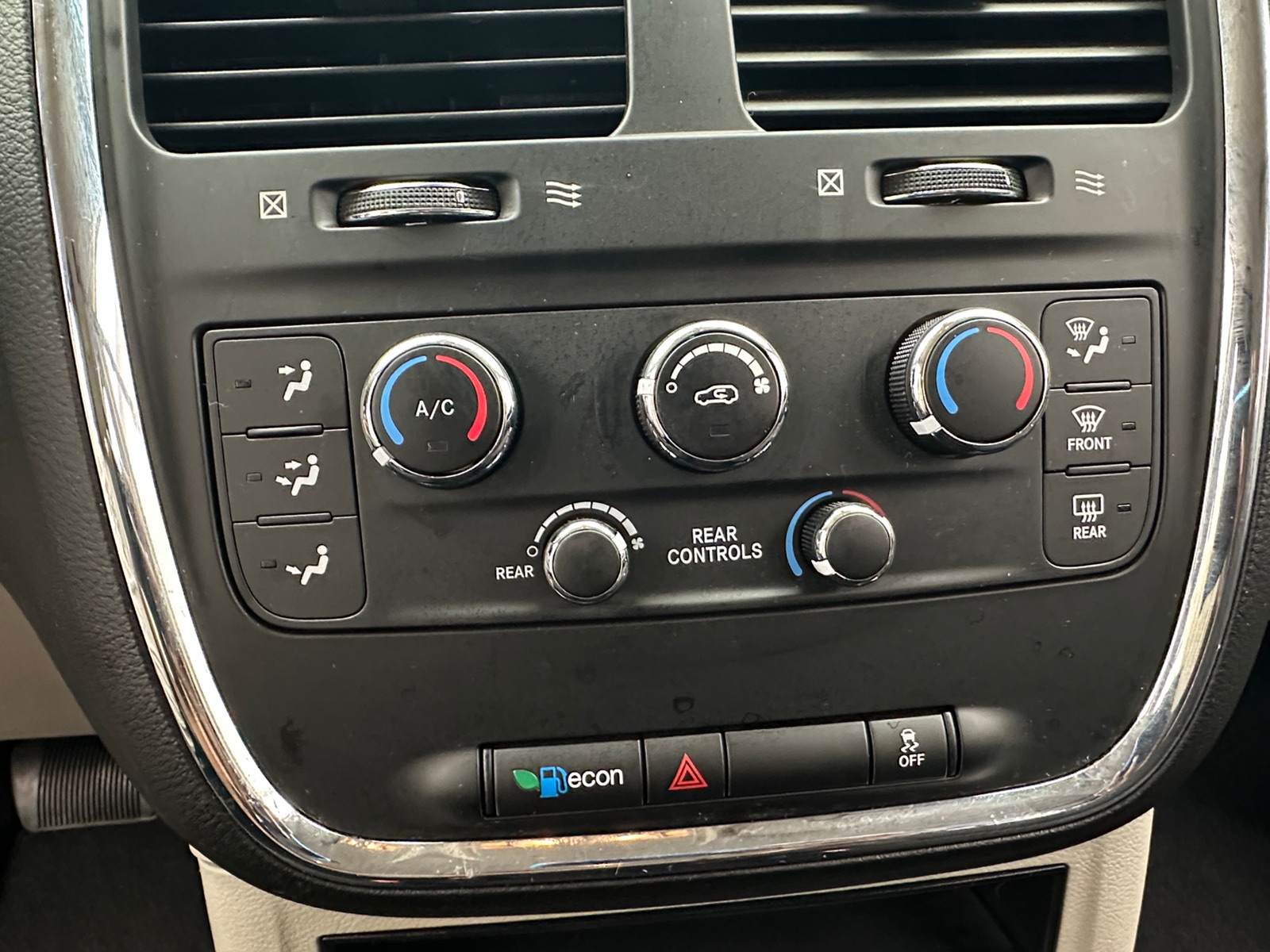 Thumbnail: 2019 Dodge Grand Caravan - 4