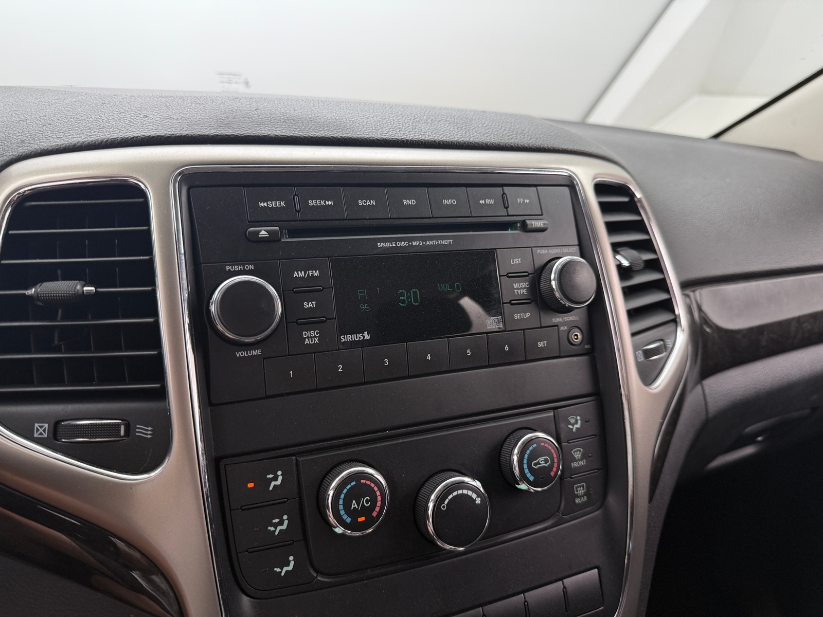 Thumbnail: 2013 Jeep Grand Cherokee - 4
