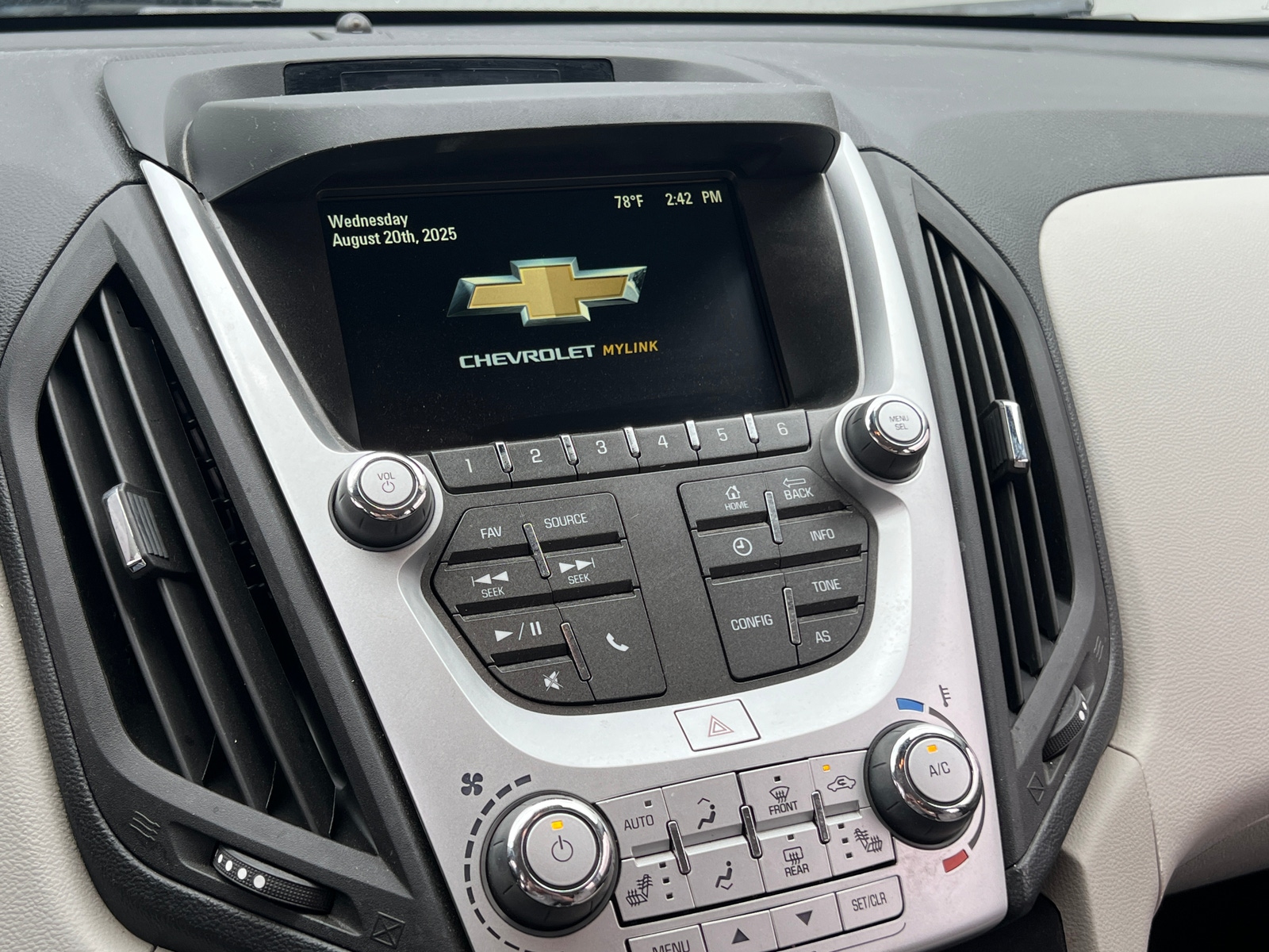 Thumbnail: 2017 Chevrolet Equinox - 3