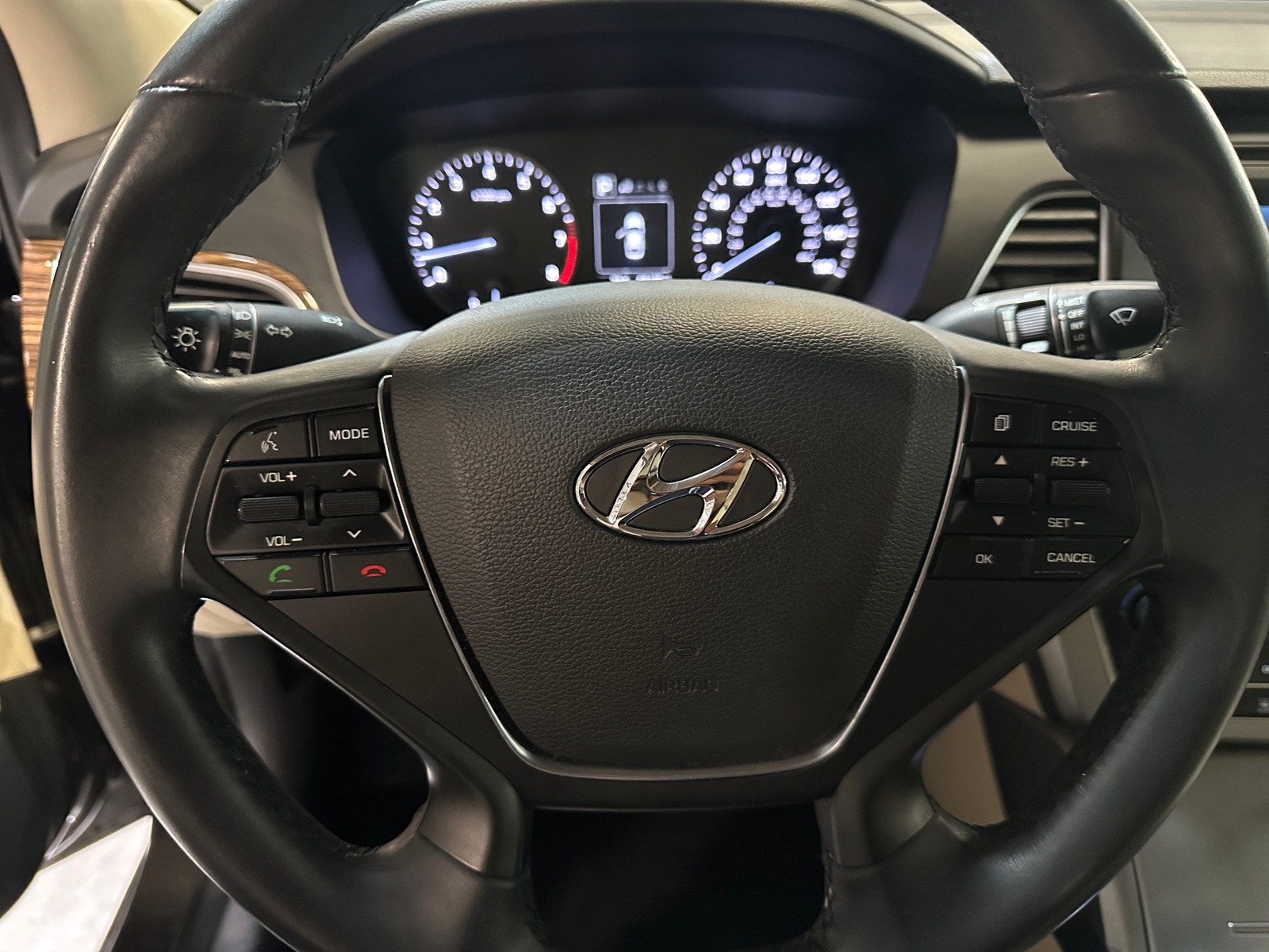 Thumbnail: 2017 Hyundai Sonata - 4