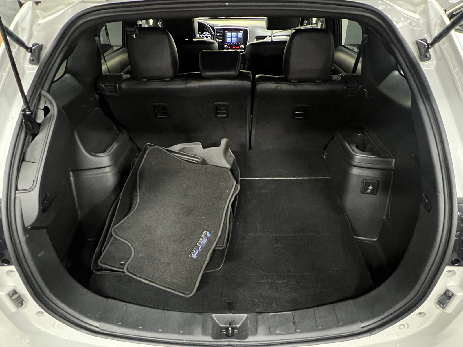 Thumbnail: 2020 Mitsubishi Outlander - 6