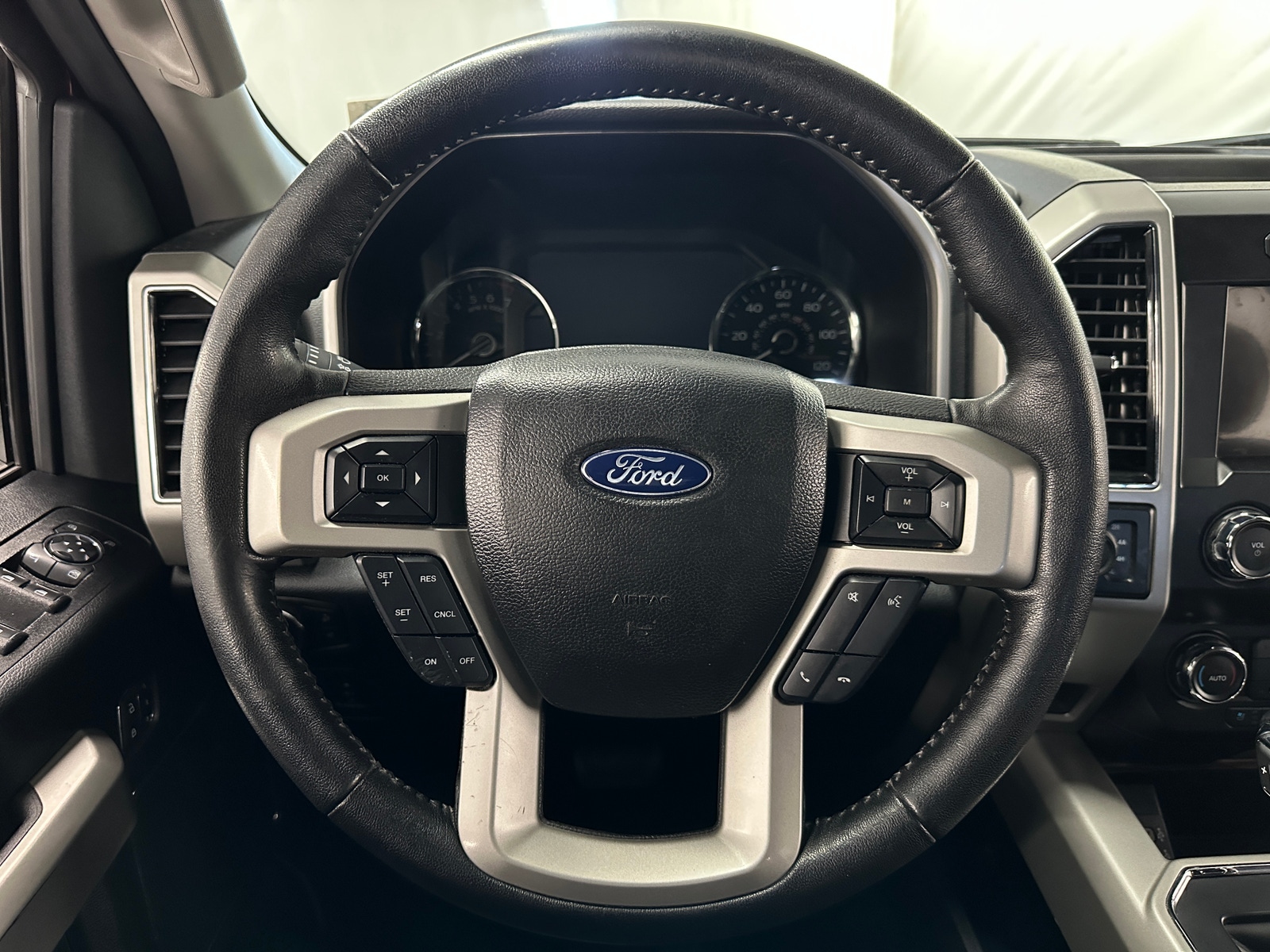 Thumbnail: 2019 Ford Econoline - 4