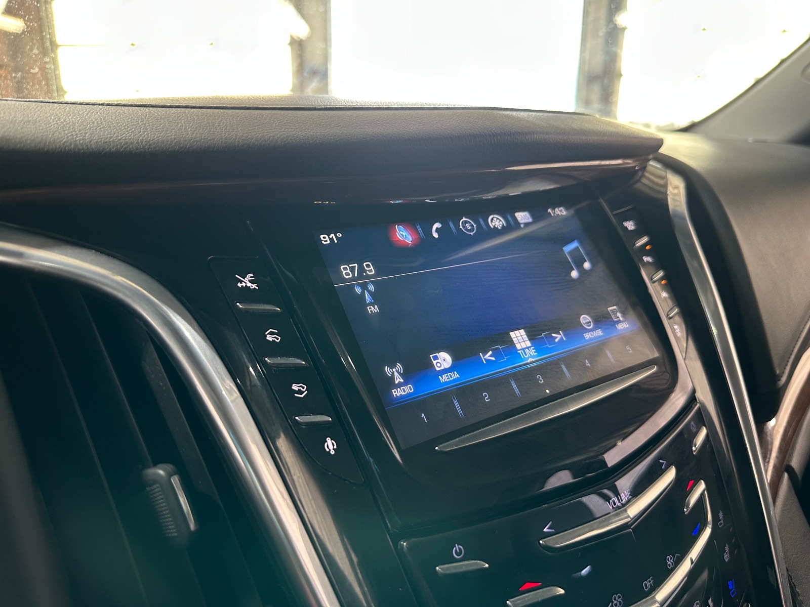 Thumbnail: 2016 Cadillac Escalade - 3
