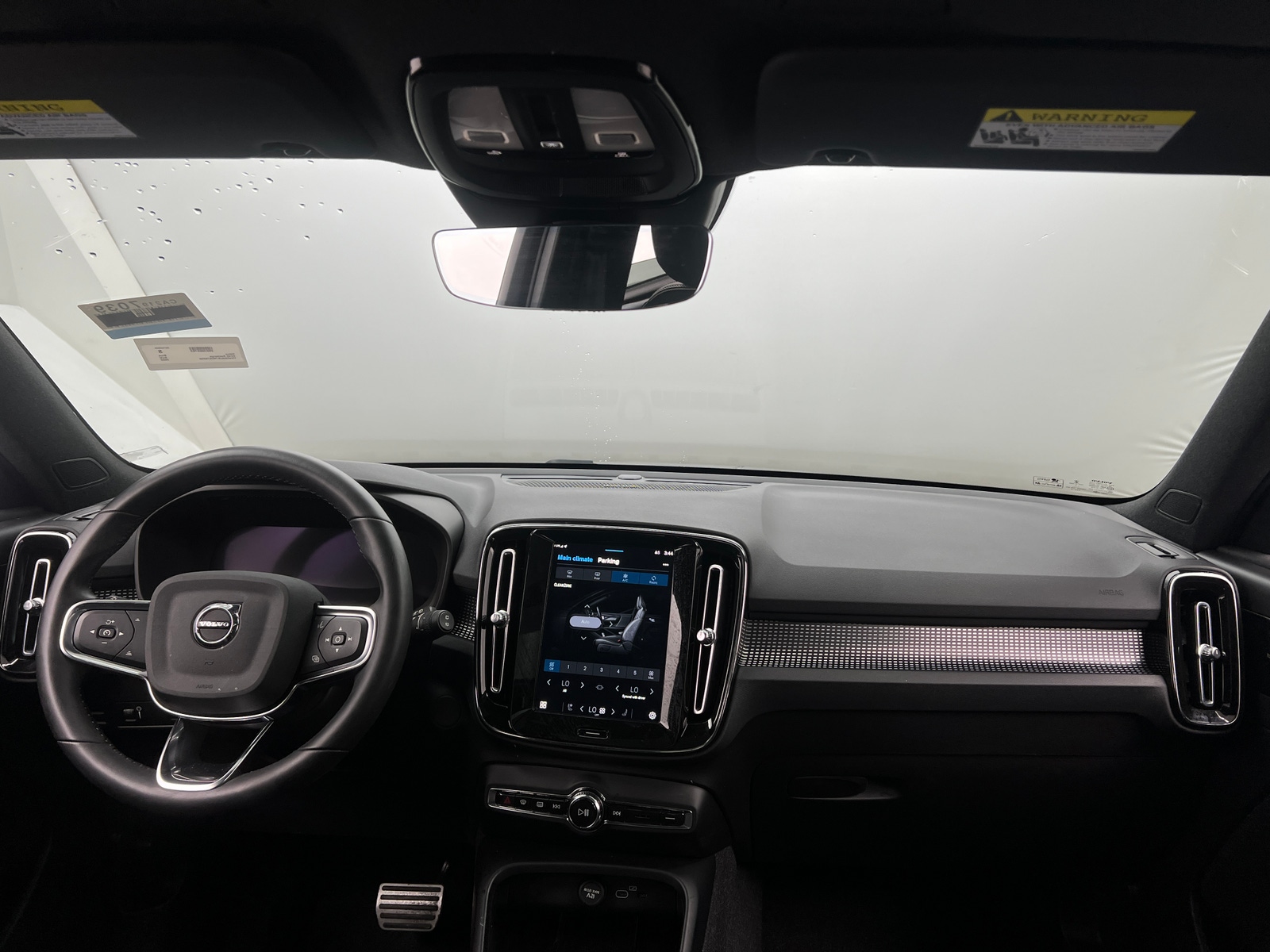 Thumbnail: 2022 Volvo XC40 - 2