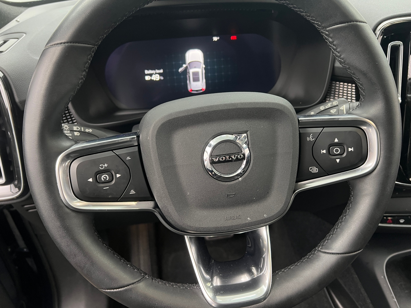 Thumbnail: 2022 Volvo XC40 - 4