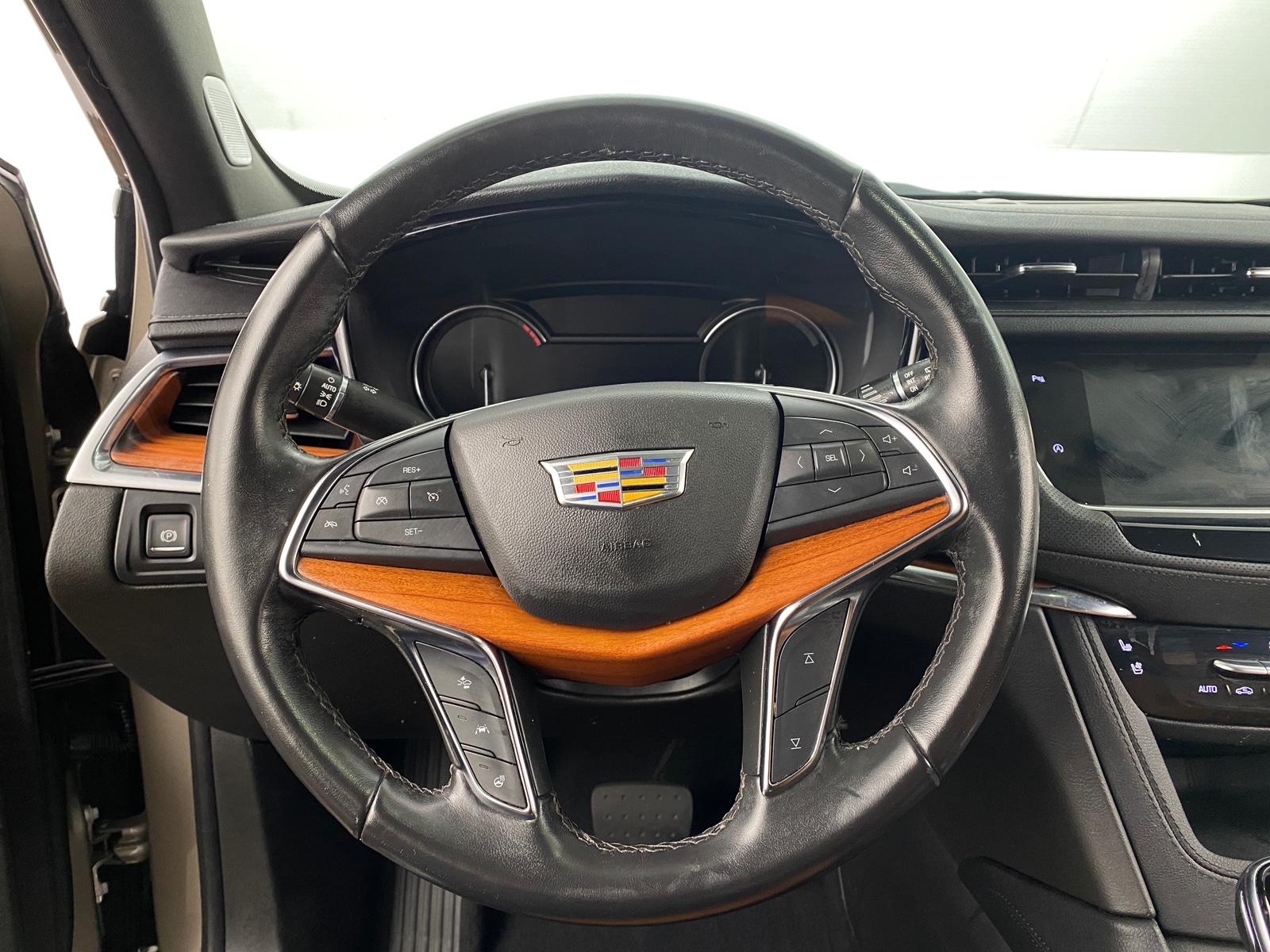 Thumbnail: 2022 Cadillac XT5 - 4
