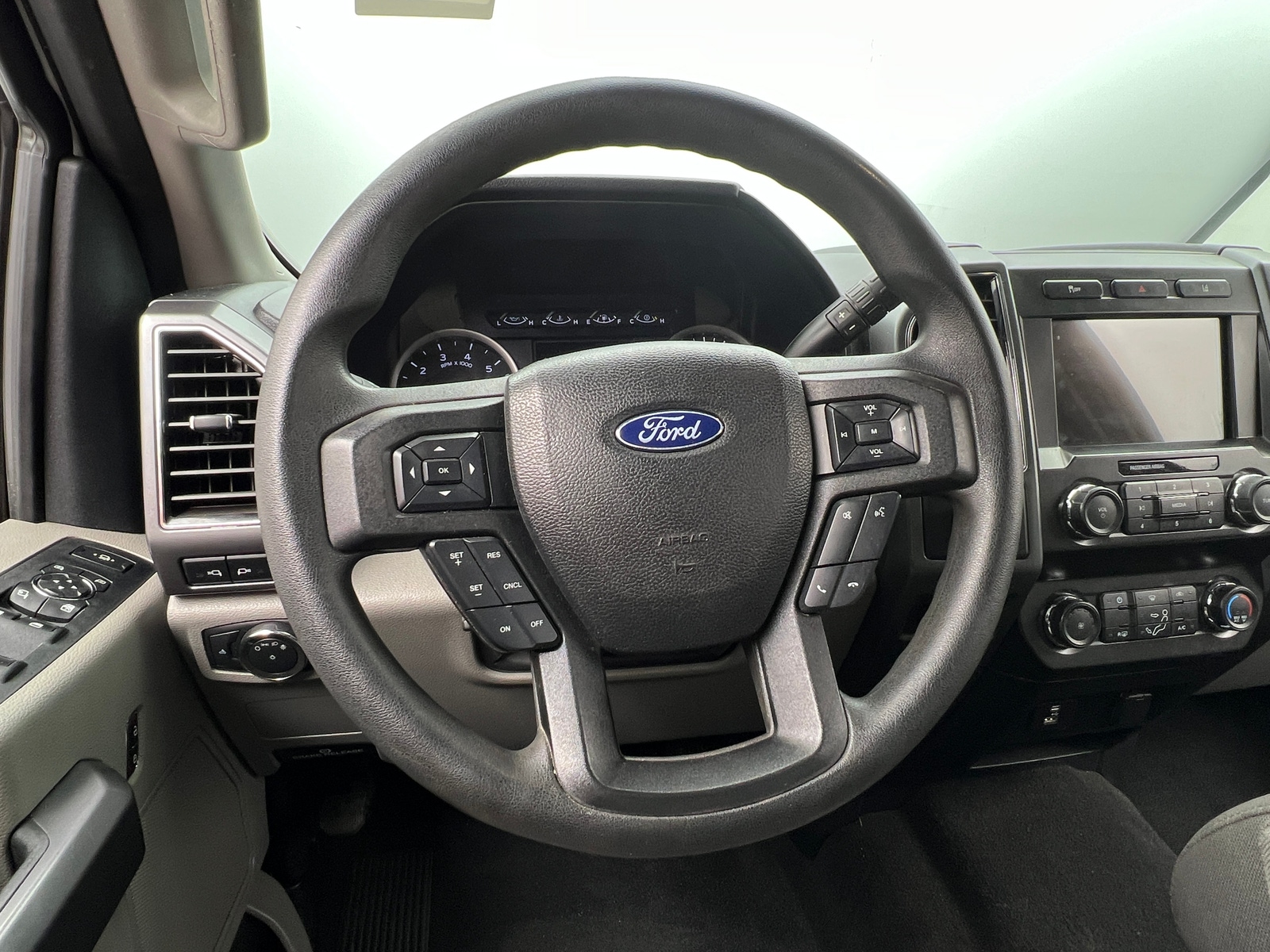 Thumbnail: 2020 Ford Econoline - 5