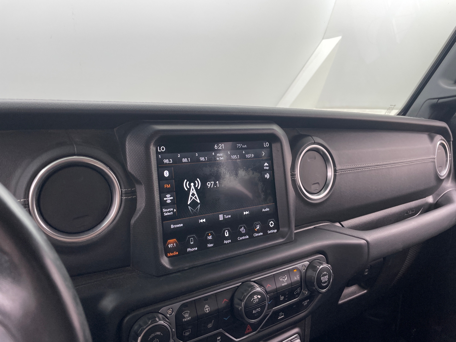 Thumbnail: 2020 Jeep Gladiator - 3