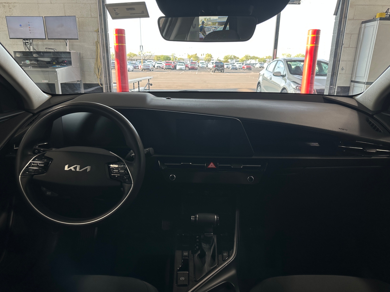 Thumbnail: 2023 Kia Niro - 3