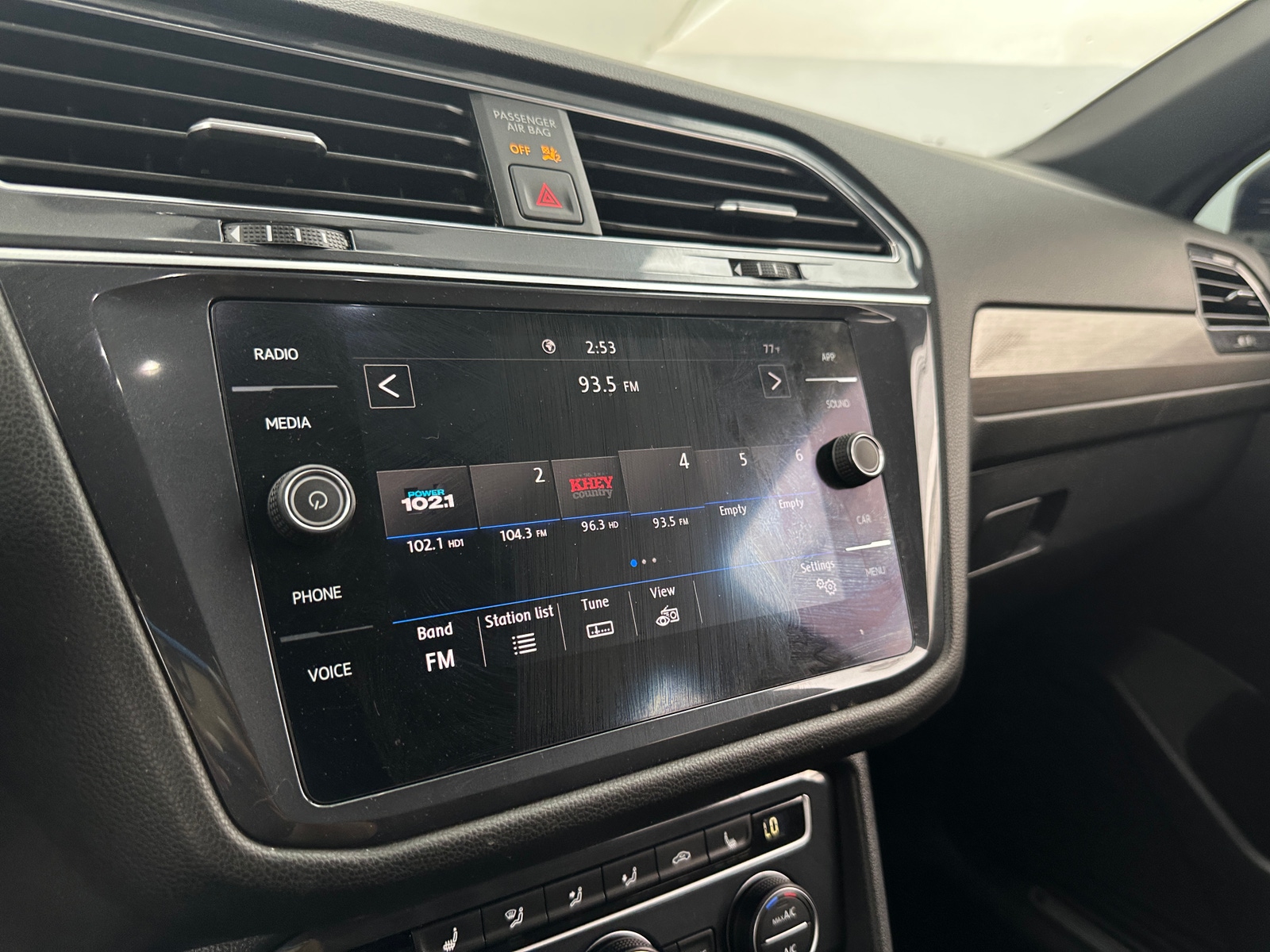 Thumbnail: 2020 Volkswagen Tiguan - 3