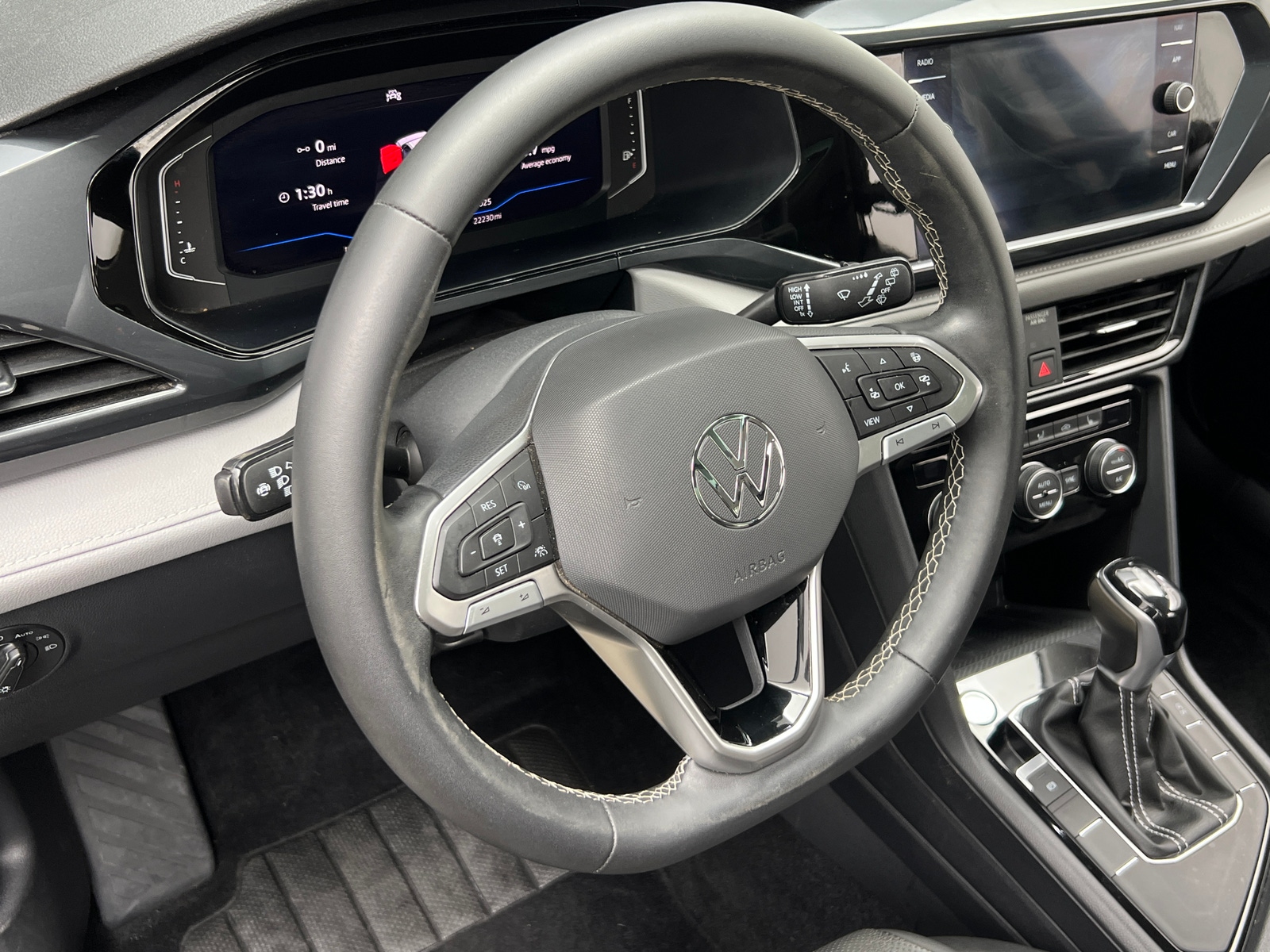 Thumbnail: 2022 Volkswagen Taos - 4