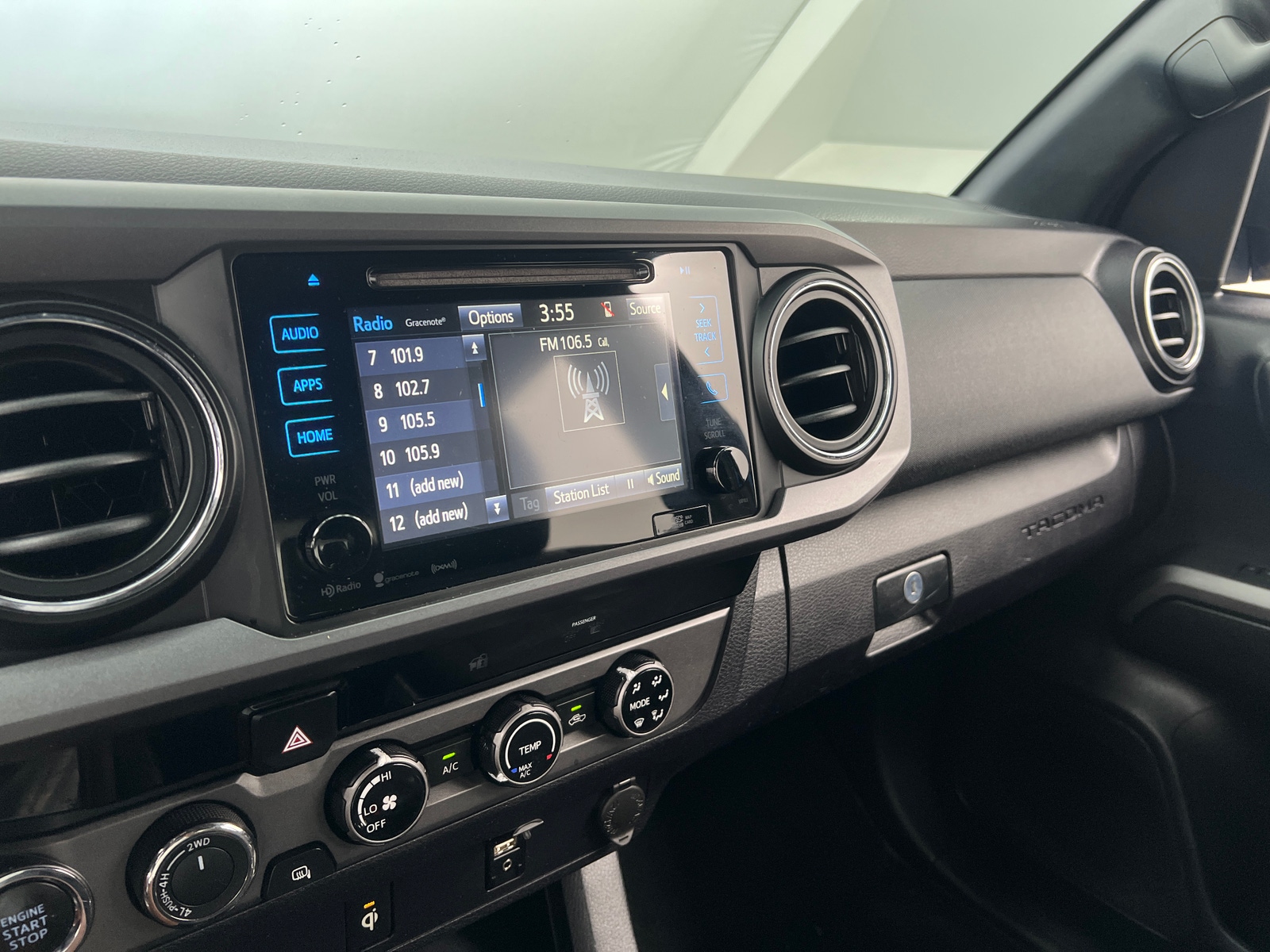 Thumbnail: 2016 Toyota Tacoma - 4